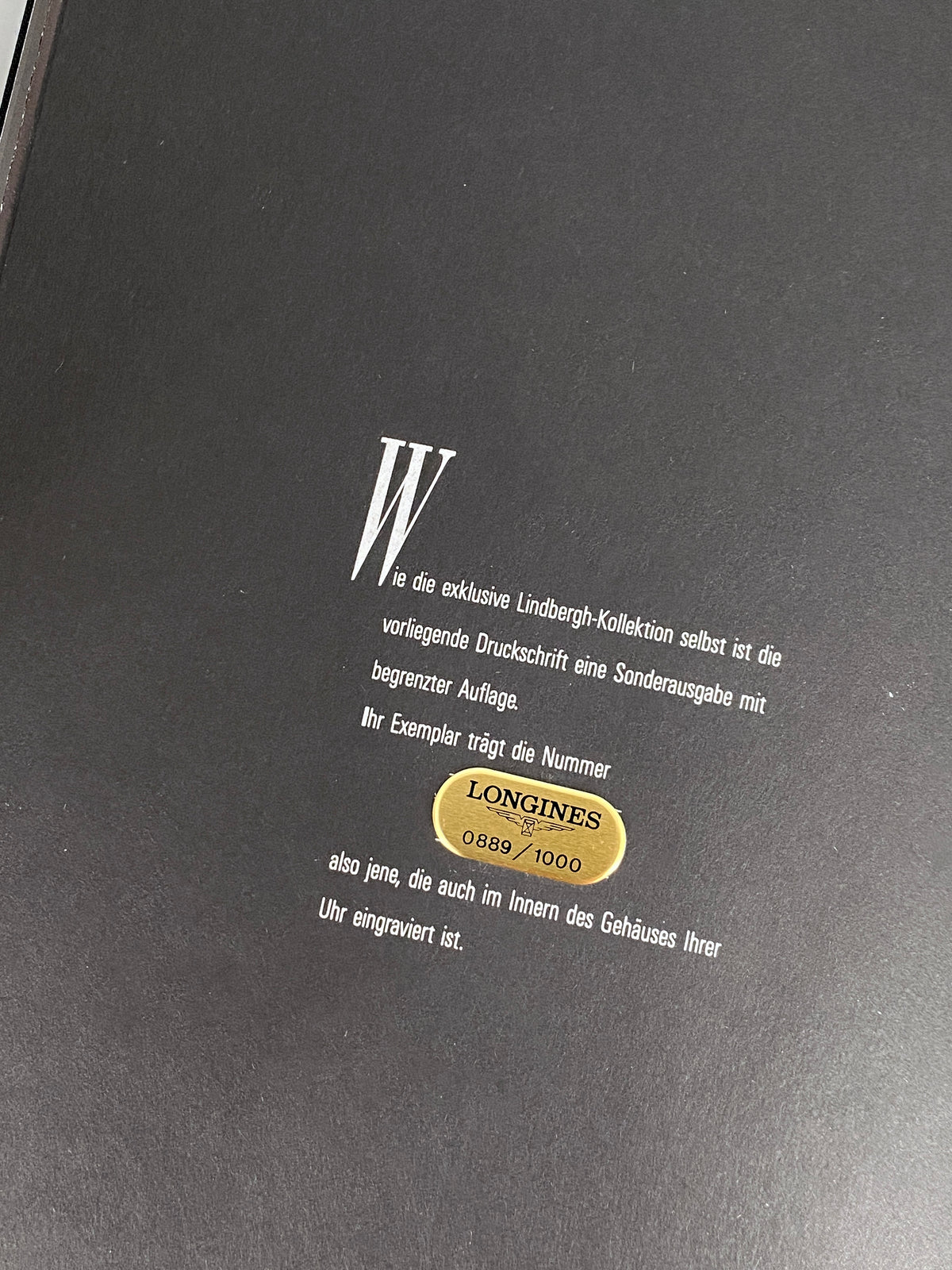 Stundenwinkeluhr von Longines, limitierte Sonderedition der Lindbergh-Kollektion mit einem Koffer, limitierte Flugzeugmodell aus Holz, Uhrenbox aus Holz, Buch von der Edition und ihren Papieren, inkl. Zertifikats