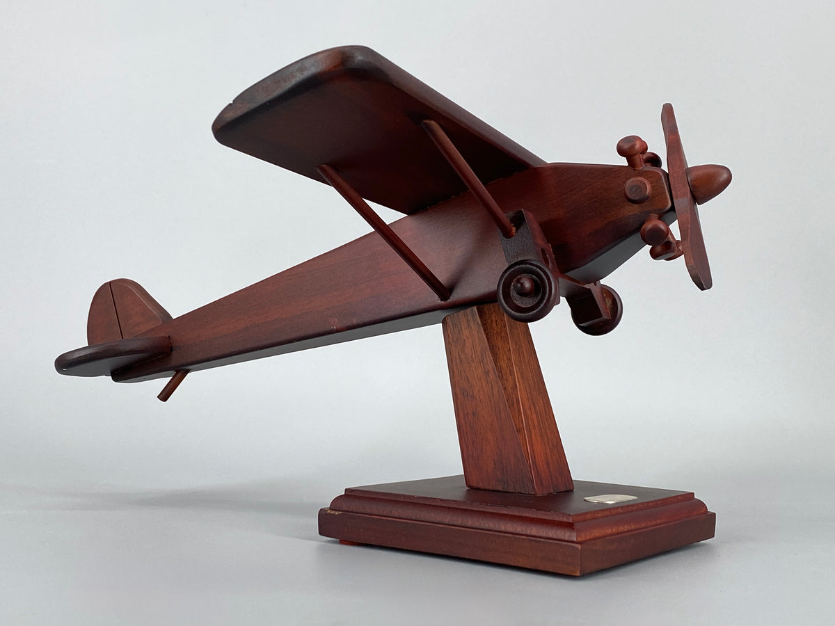 Stundenwinkeluhr von Longines, limitierte Sonderedition der Lindbergh-Kollektion mit einem Koffer, limitierte Flugzeugmodell aus Holz, Uhrenbox aus Holz, Buch von der Edition und ihren Papieren, inkl. Zertifikats