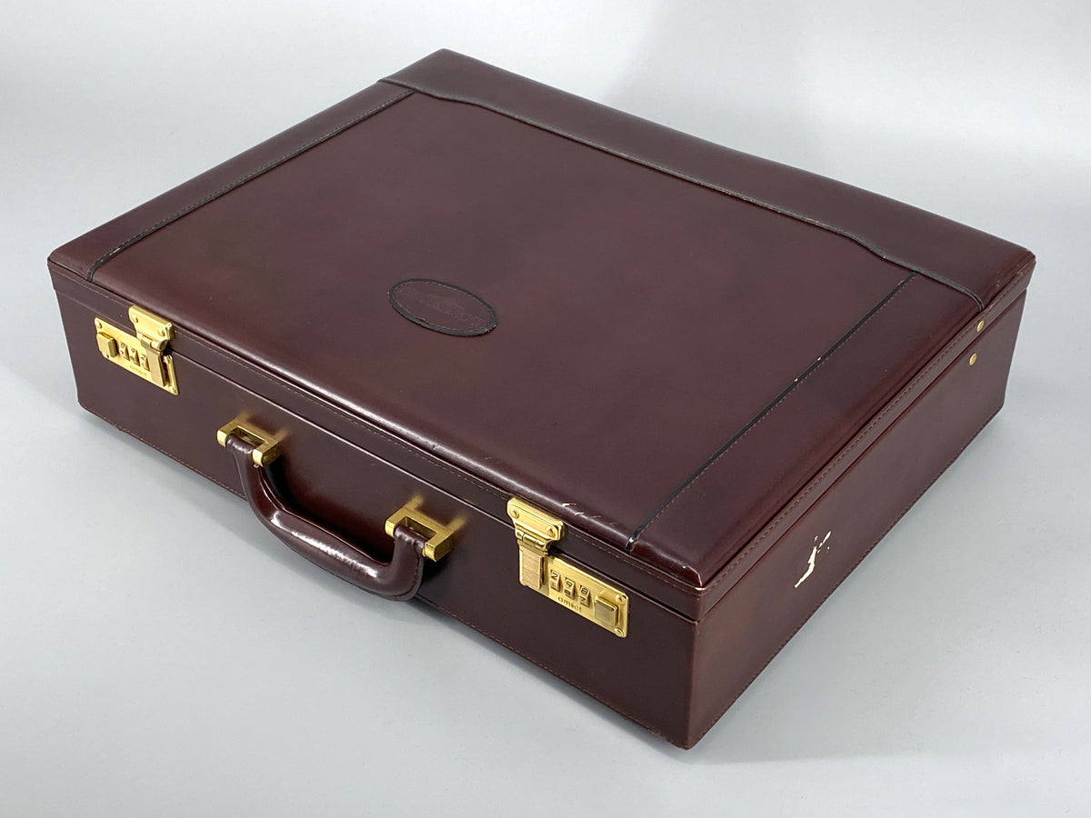 Stundenwinkeluhr von Longines, limitierte Sonderedition der Lindbergh-Kollektion mit einem Koffer, limitierte Flugzeugmodell aus Holz, Uhrenbox aus Holz, Buch von der Edition und ihren Papieren, inkl. Zertifikats