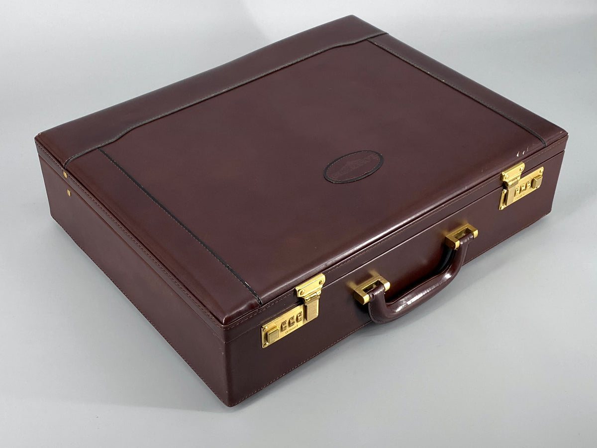 Stundenwinkeluhr von Longines, limitierte Sonderedition der Lindbergh-Kollektion mit einem Koffer, limitierte Flugzeugmodell aus Holz, Uhrenbox aus Holz, Buch von der Edition und ihren Papieren, inkl. Zertifikats