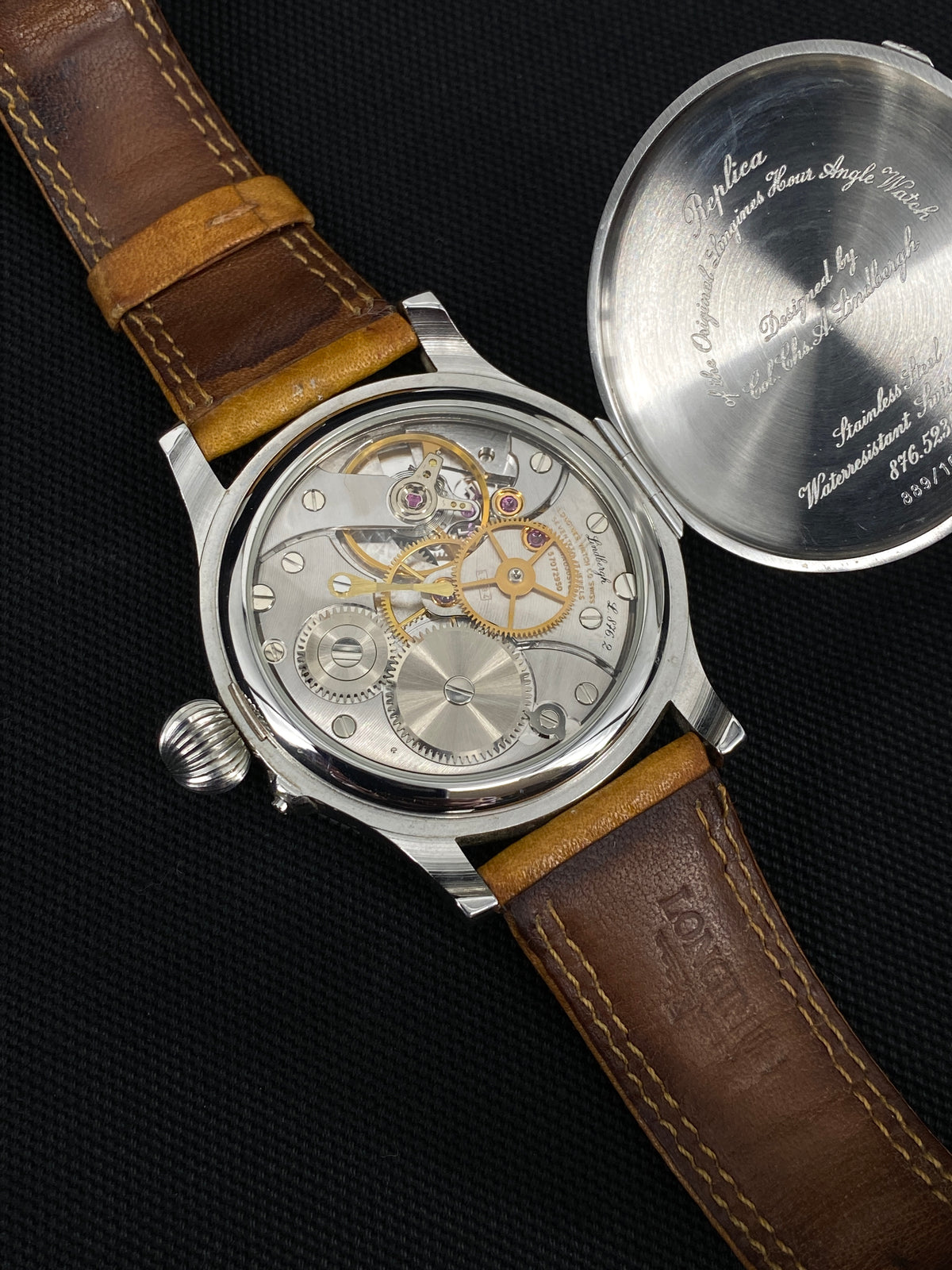 Stundenwinkeluhr von Longines, limitierte Sonderedition der Lindbergh-Kollektion mit einem Koffer, limitierte Flugzeugmodell aus Holz, Uhrenbox aus Holz, Buch von der Edition und ihren Papieren, inkl. Zertifikats