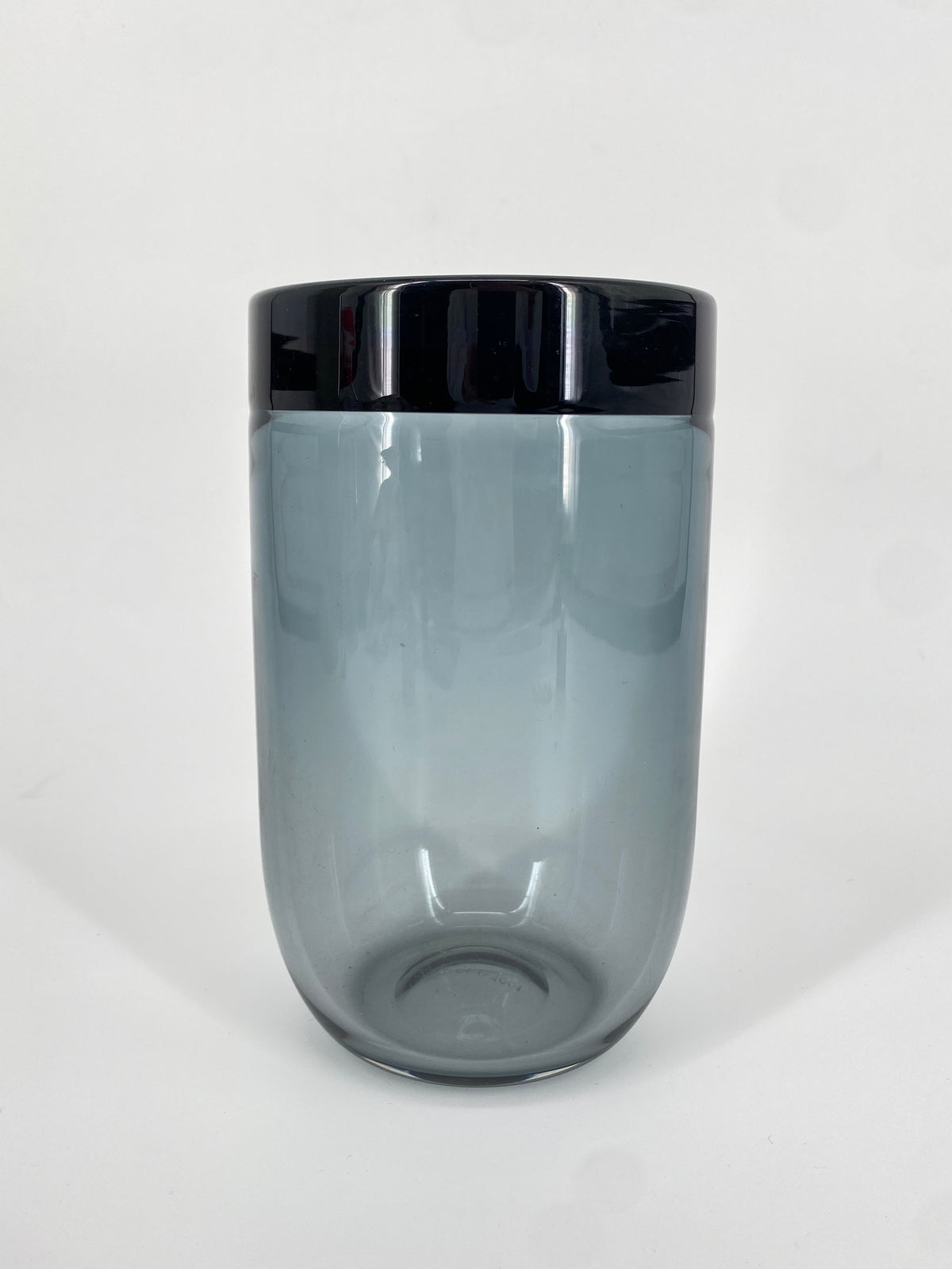 Vase aus Rauchglas, signiert