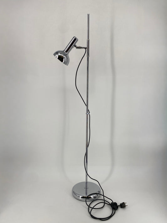 Minimalistische Space Age Stehlampe mit einem Spot, um 1970