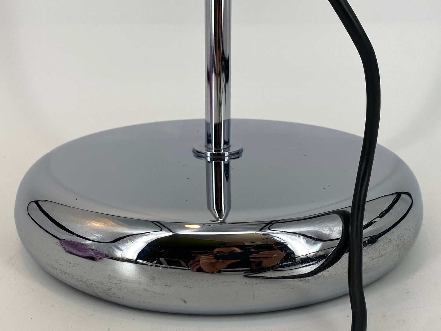 Minimalistische Space Age Stehlampe mit einem Spot, um 1970