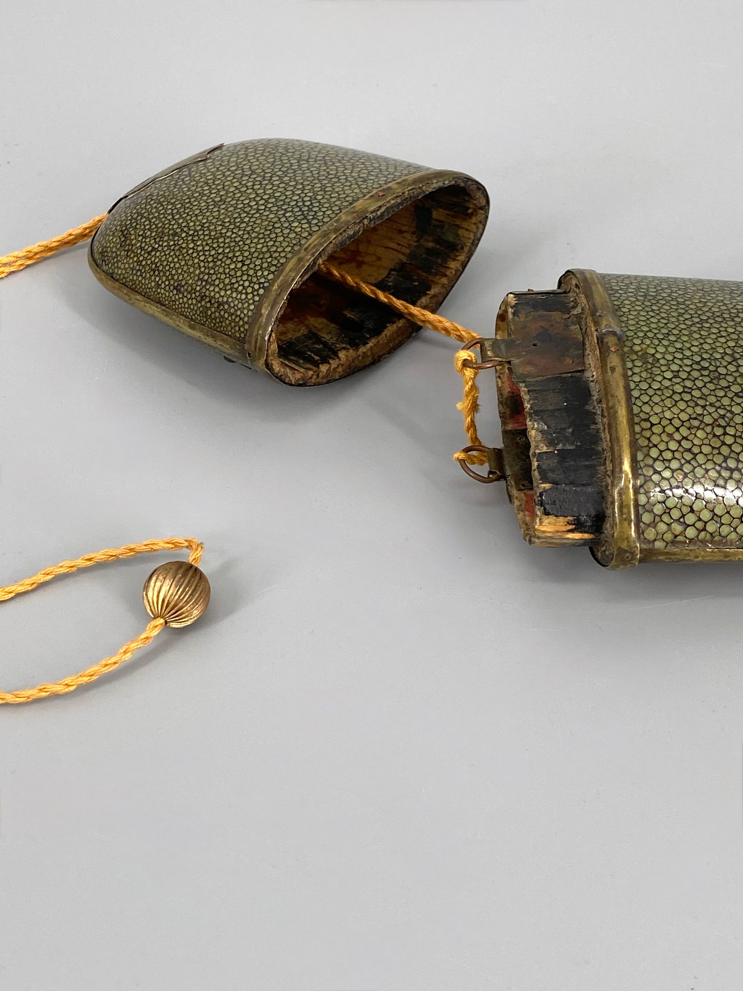 antikes, chinesisches Brillenetui aus Holz und Rochenleder, China, 19. Jhd