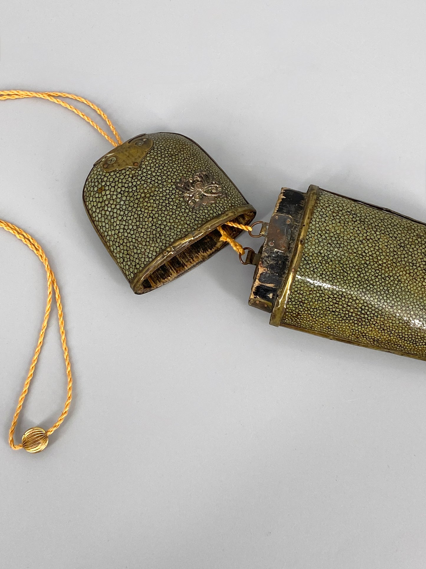 antikes, chinesisches Brillenetui aus Holz und Rochenleder, China, 19. Jhd