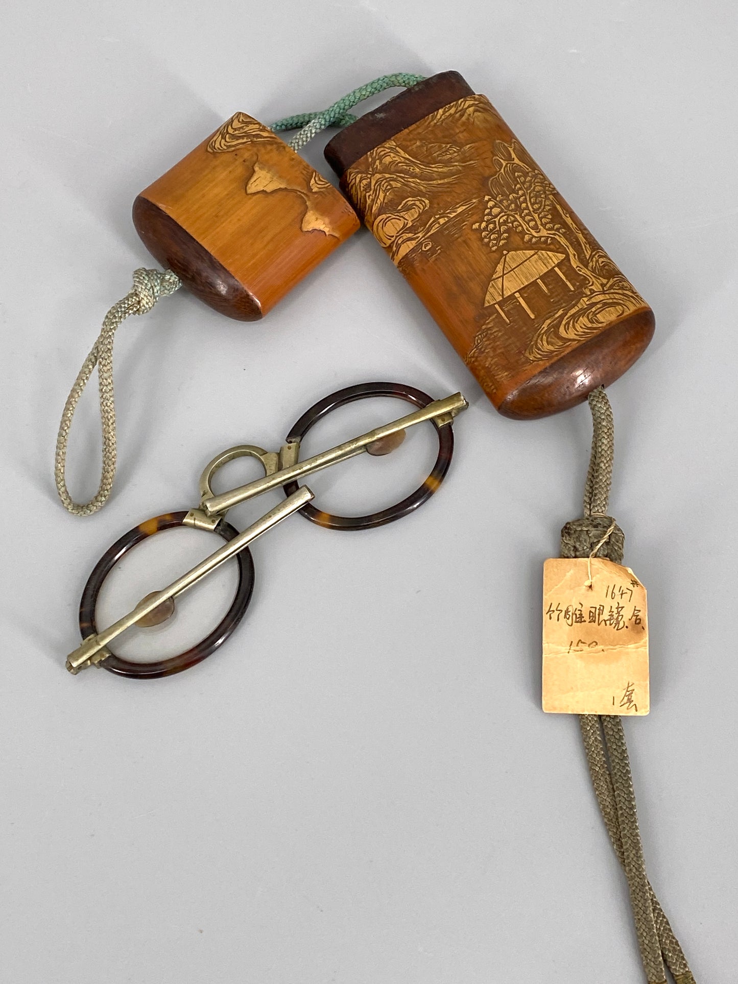 antike, chinesische Brille mit Holzetui, China, 19. Jhd