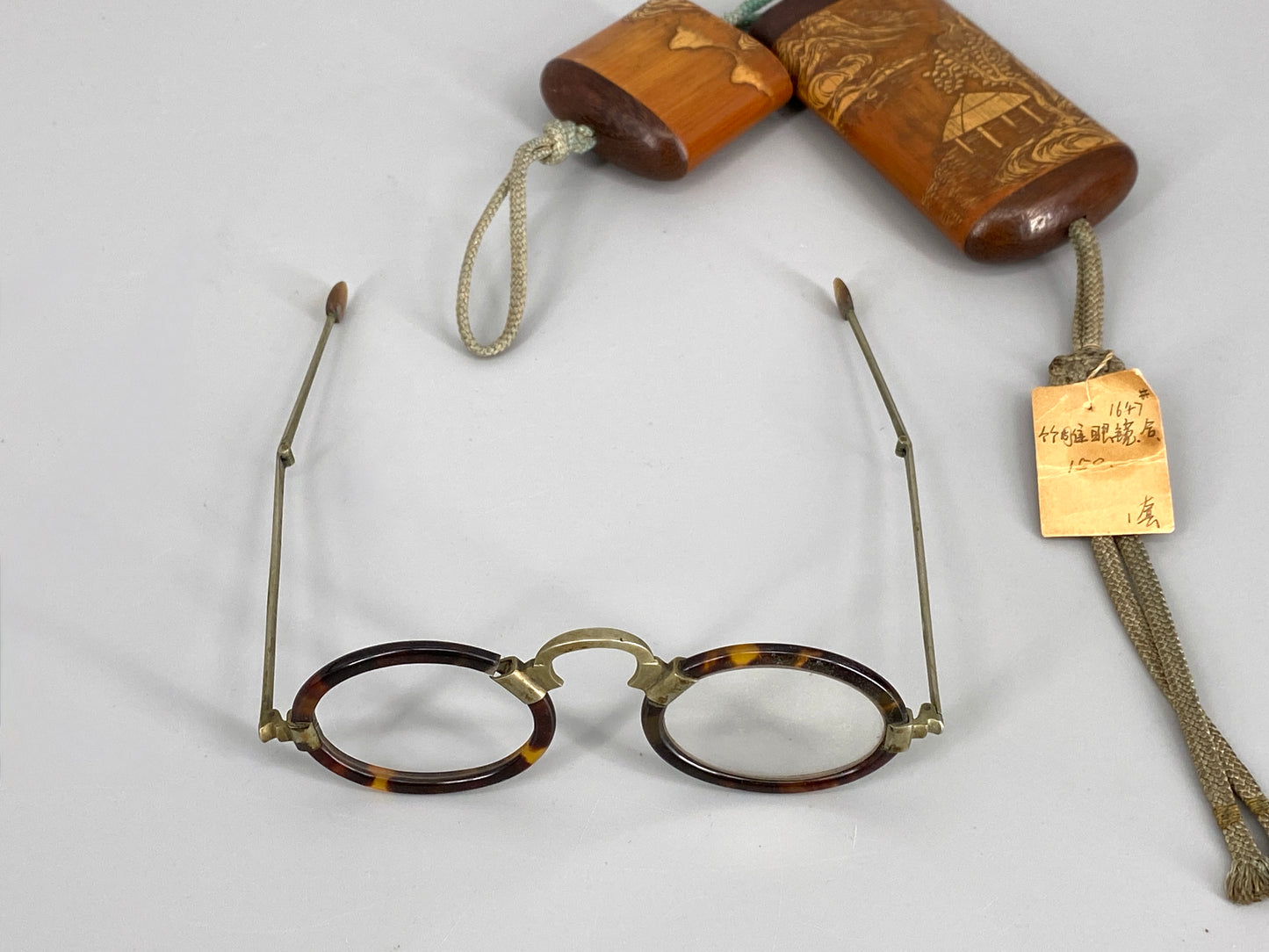 antike, chinesische Brille mit Holzetui, China, 19. Jhd