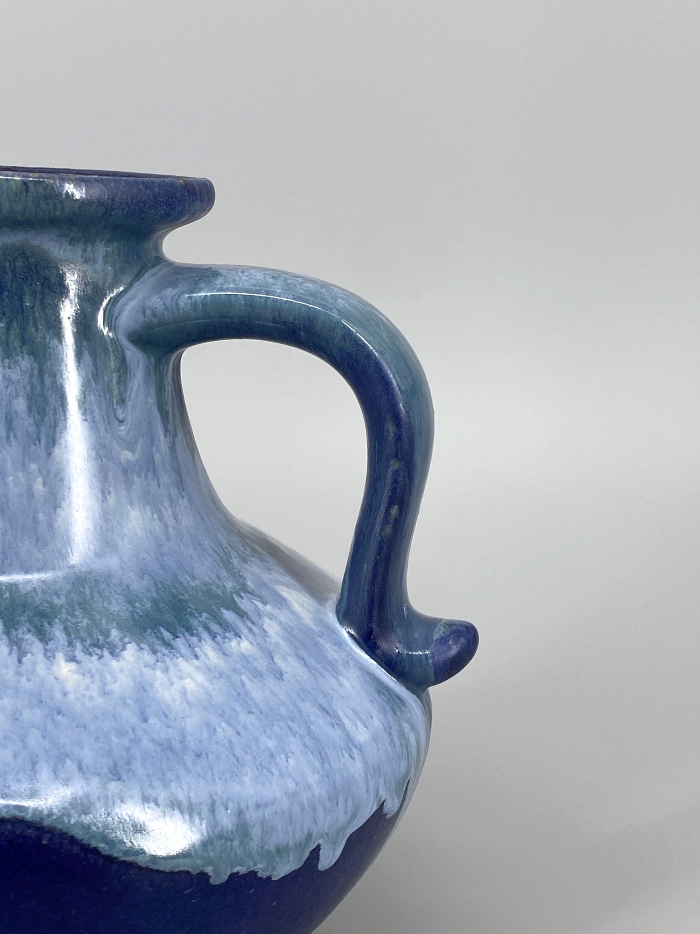 Blaue Vase mit Fat Lava Glasur, mit Henkel, West-Deutschland, 1970er