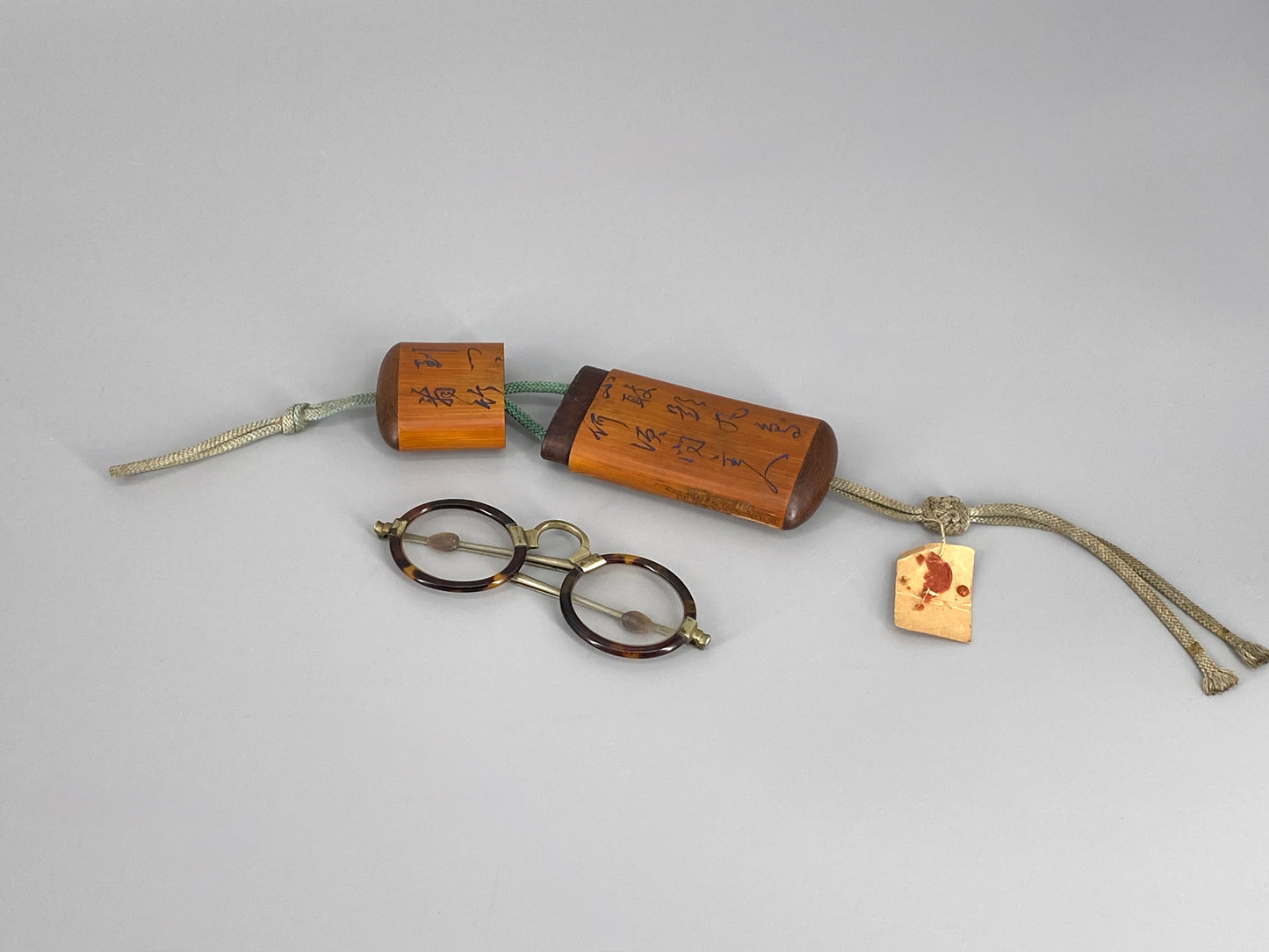 antike, chinesische Brille mit Holzetui, China, 19. Jhd