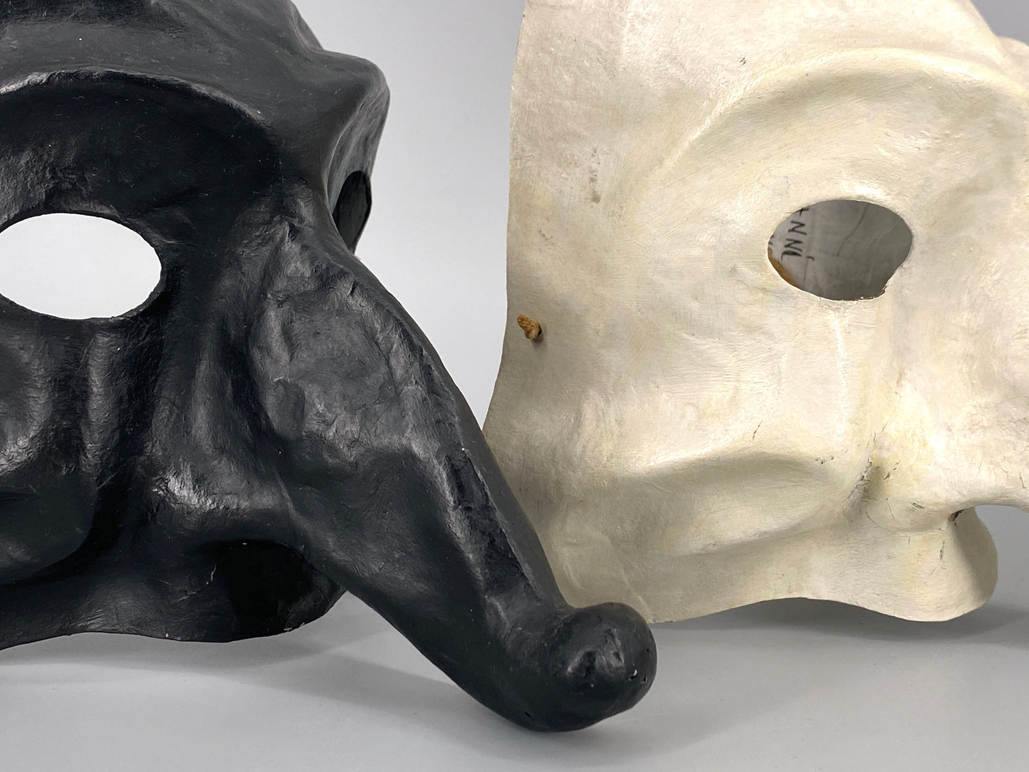 2 Venezianische Pappmaché Masken "Zanni", Venedig
