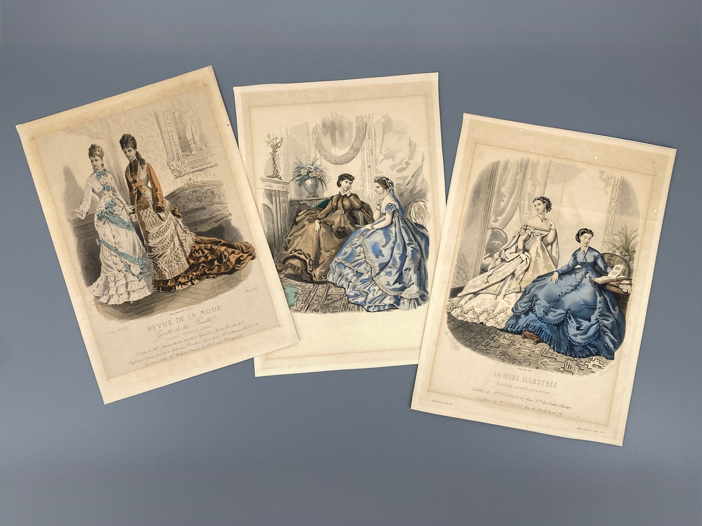 Handkolorierte Modeillustrationen aus Frankreich, 3 Stk., 1866/1876
