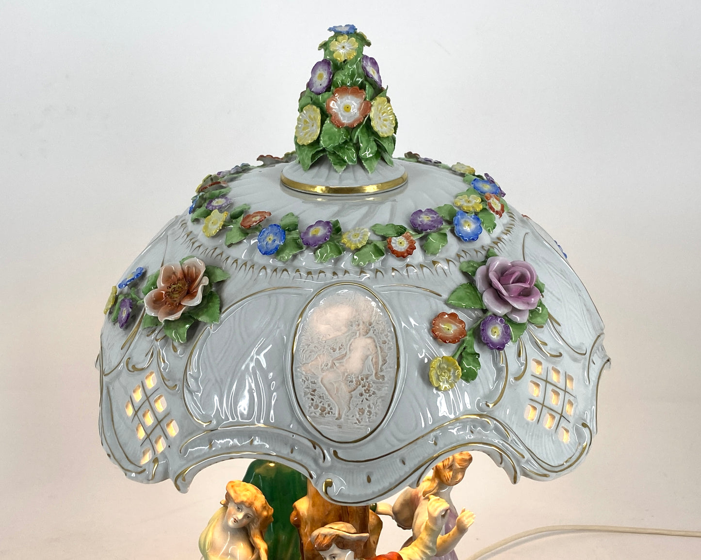 Tischlampe mit Lithophanien aus der Porzellanmanufaktur Plaue (Entwurf von Edmund Haase)