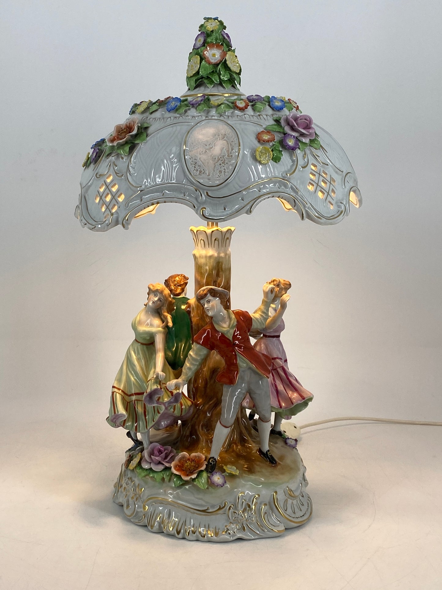 Tischlampe mit Lithophanien aus der Porzellanmanufaktur Plaue (Entwurf von Edmund Haase)