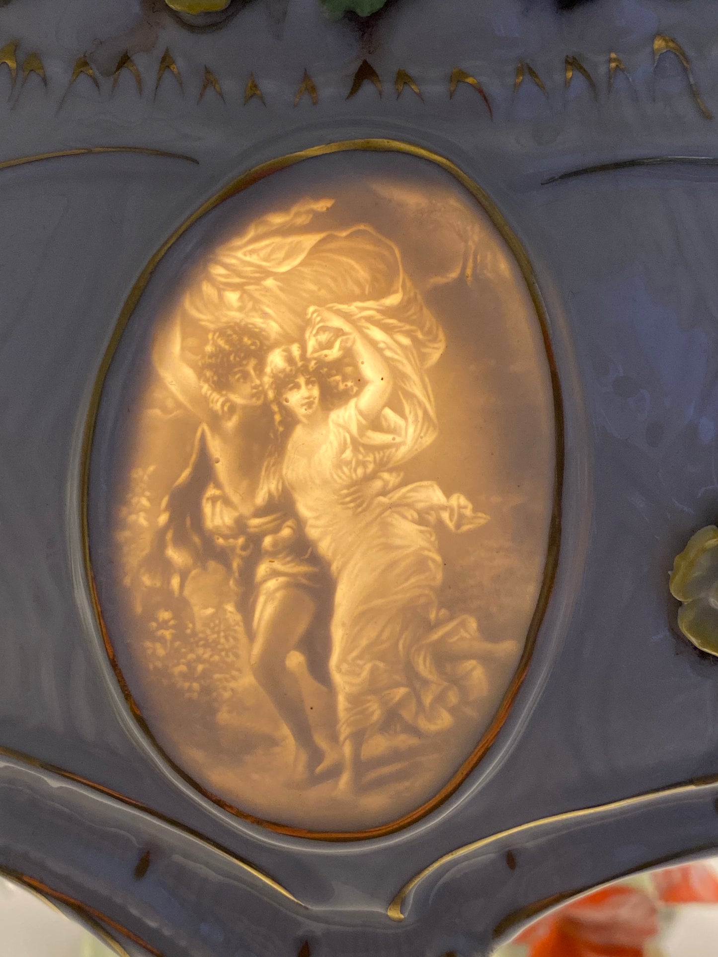 Tischlampe mit Lithophanien aus der Porzellanmanufaktur Plaue (Entwurf von Edmund Haase)