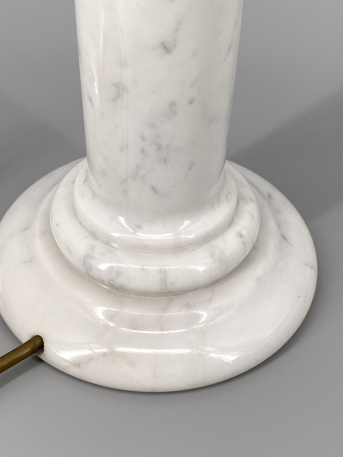 antiker Tischlampenfuß, Säule aus weißem Marmor