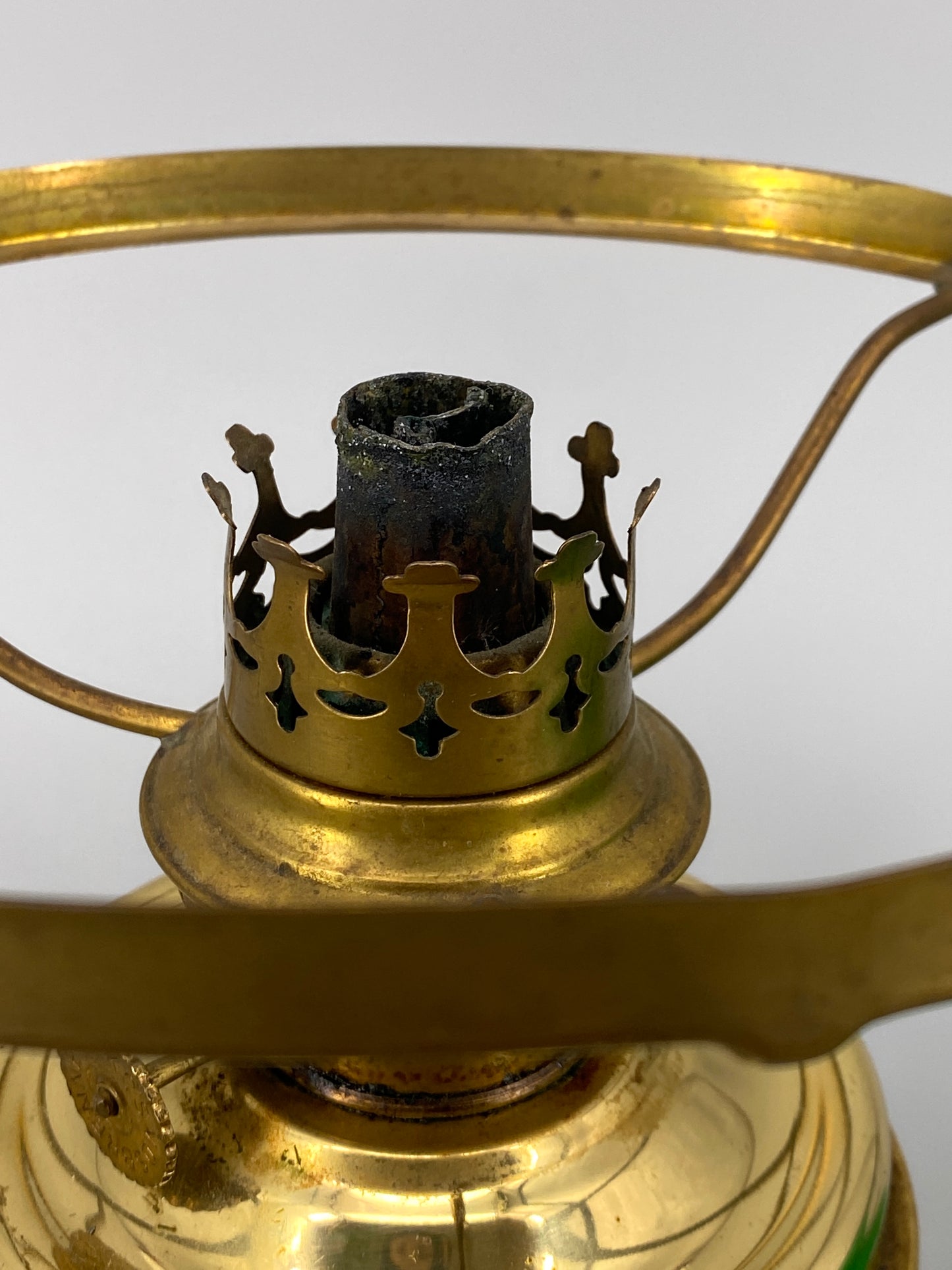 Antike Petroleumlampe als Dekorationsobjekt