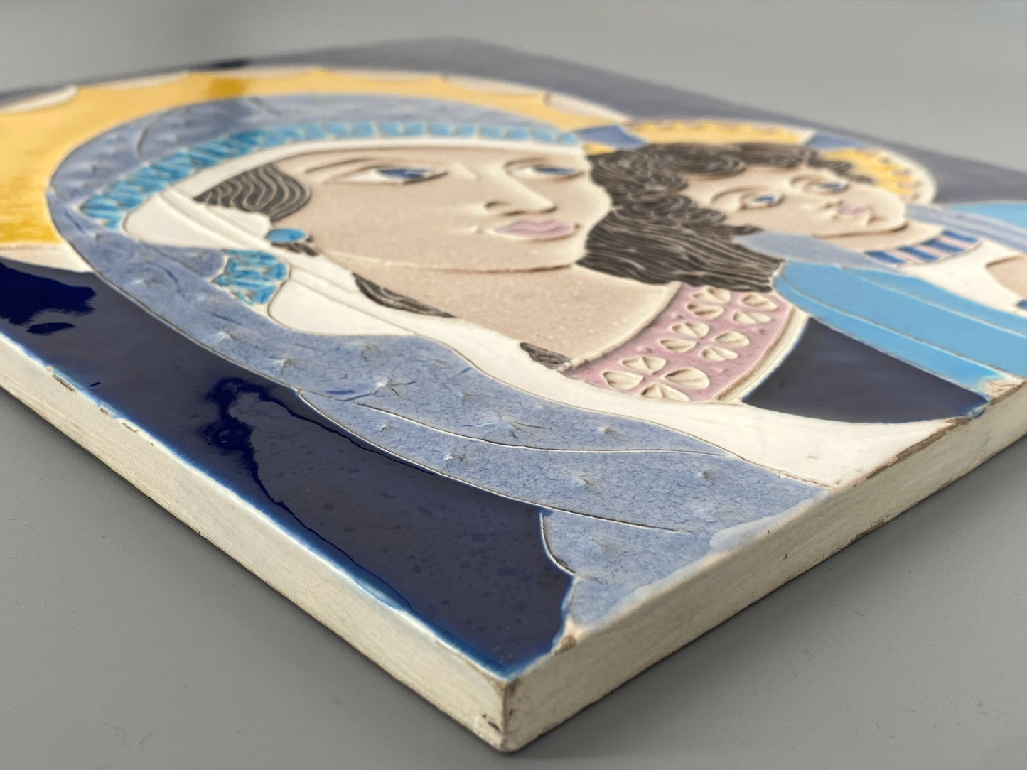 Ikone "Madonna mit dem Christkind" aus glasierter Keramik, Italien