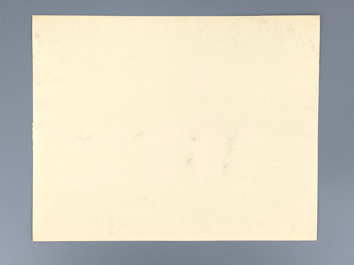 Zartes, monochromes Aquarell "See mit Segelboot"
