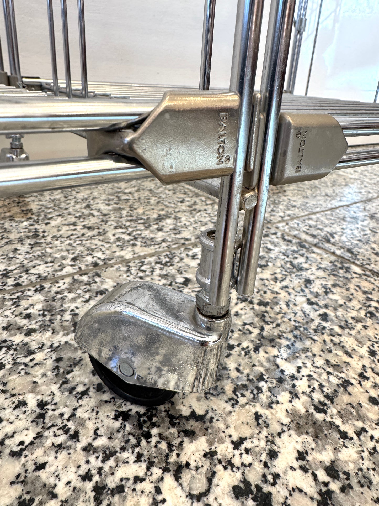 Balton Regal Serie BIII mit 8 Gittenböden, auf Rädern
