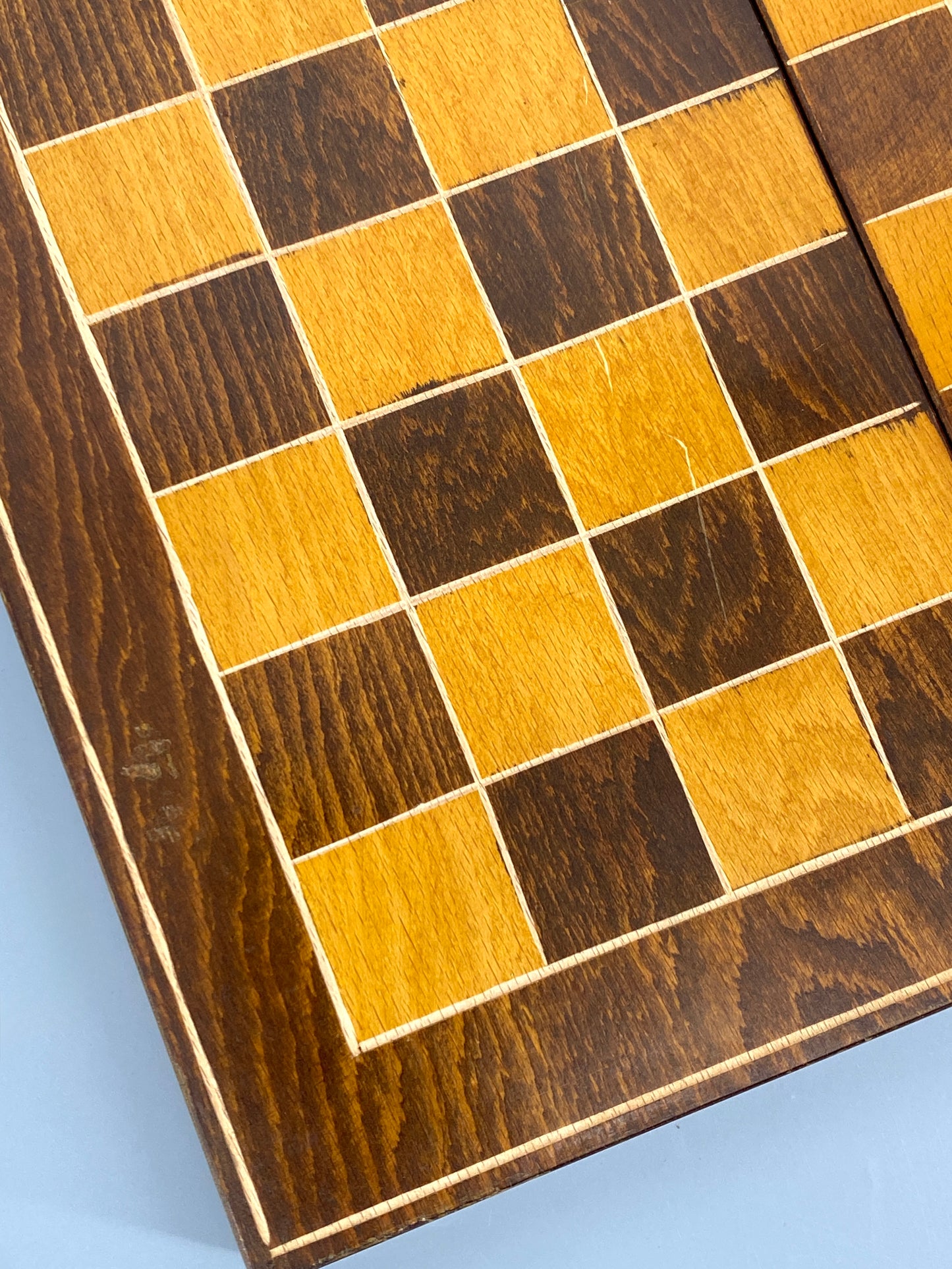 Vollständiges Schachspiel aus Holz, Koffer mit Backgrammon-Spielbrett