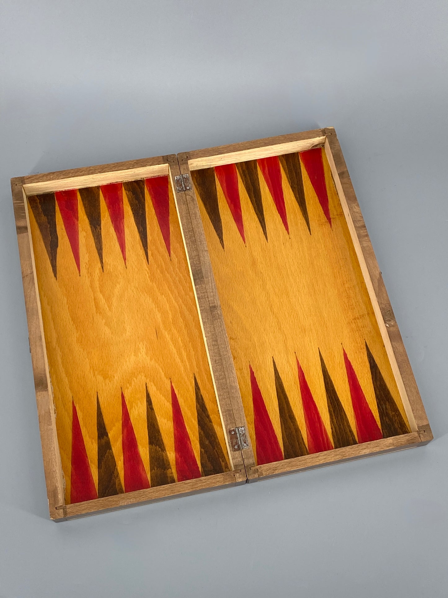 Vollständiges Schachspiel aus Holz, Koffer mit Backgrammon-Spielbrett