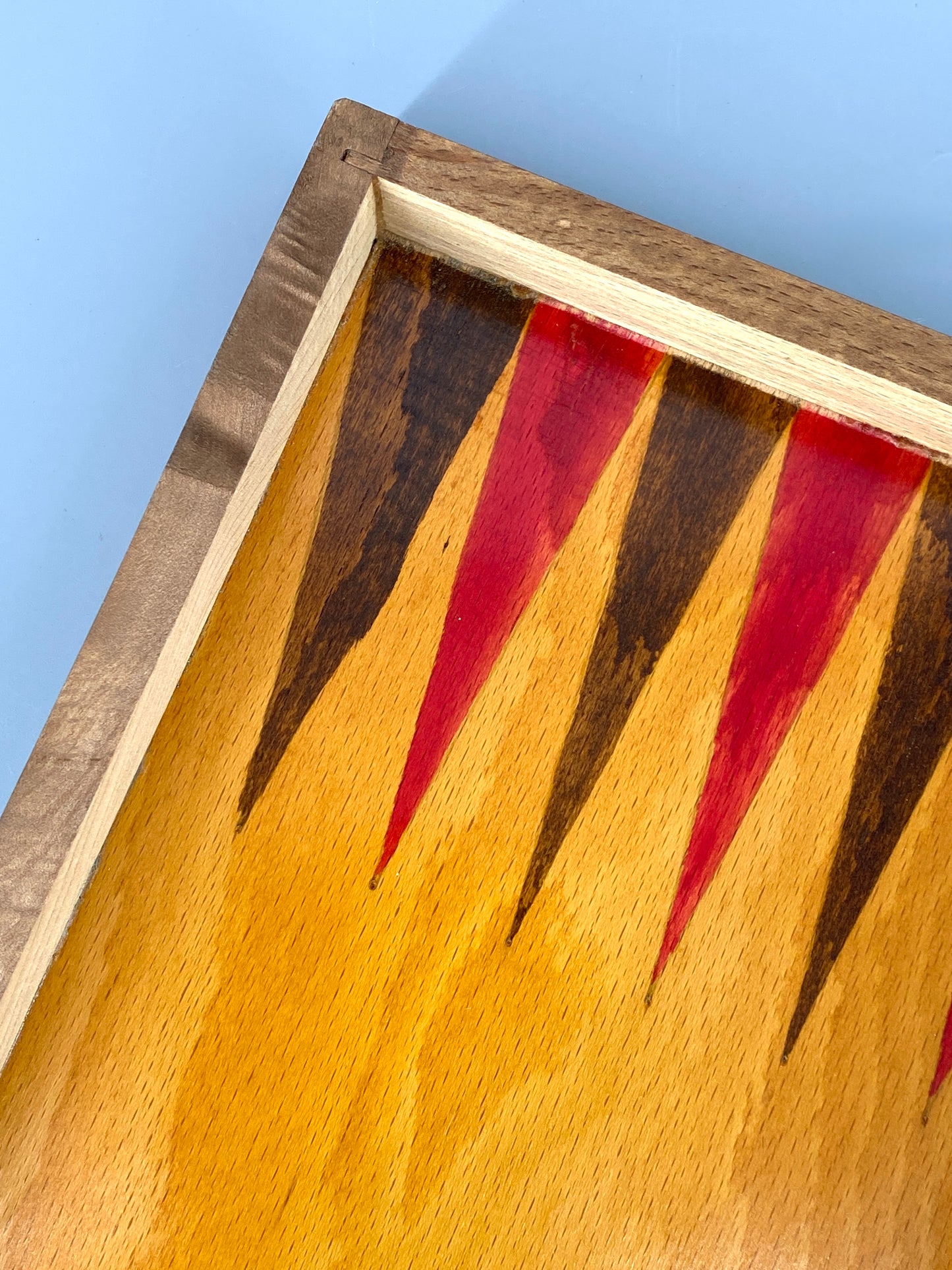 Vollständiges Schachspiel aus Holz, Koffer mit Backgrammon-Spielbrett