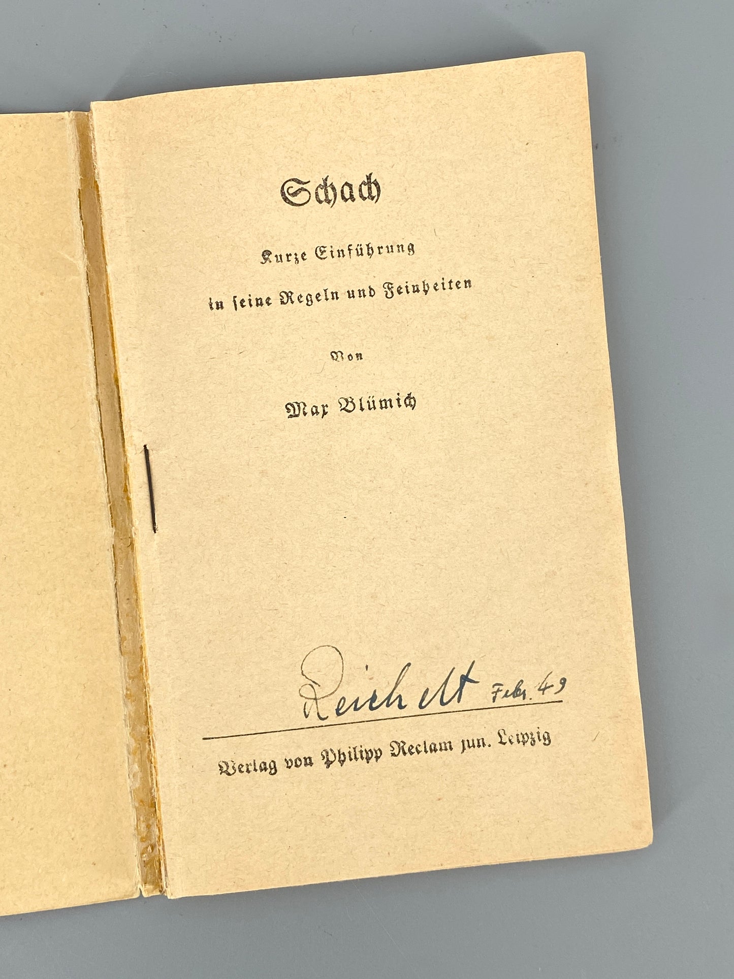 Vollständiges Schachspiel aus Holz, Koffer mit Backgrammon-Spielbrett