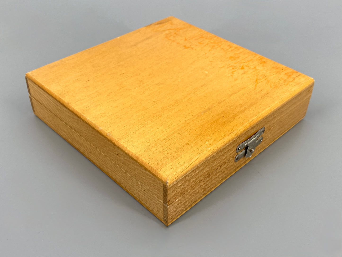 Magnetisches Schachspiel in Reisegröße aus Holz mit Intarsie