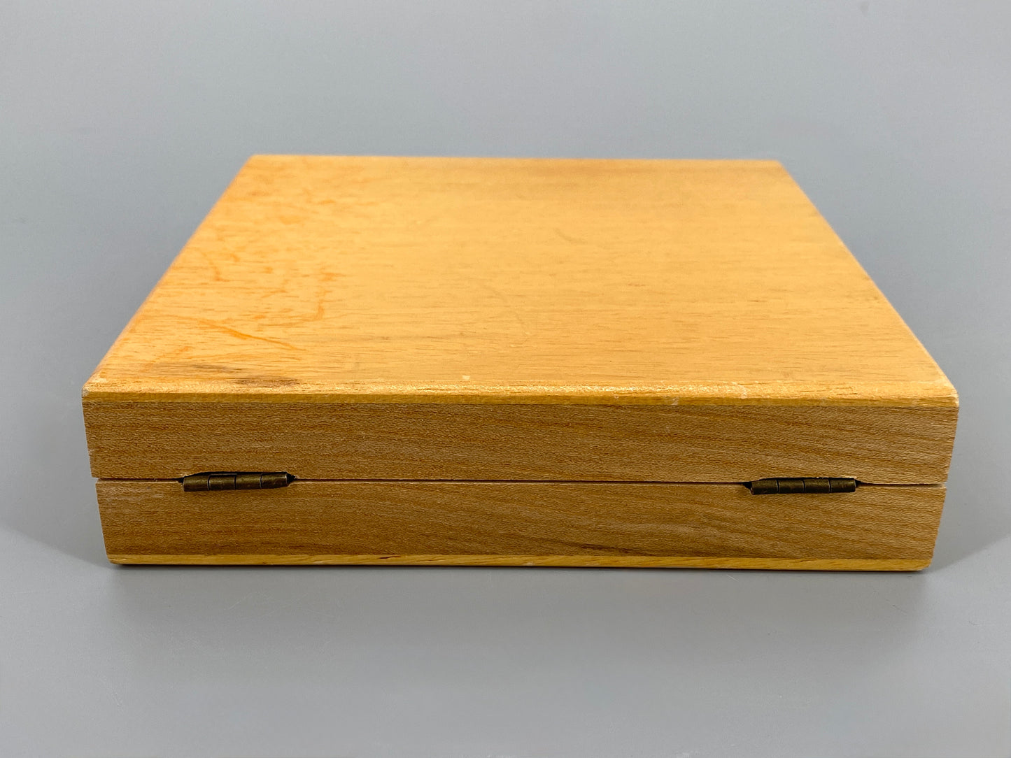 Magnetisches Schachspiel in Reisegröße aus Holz mit Intarsie