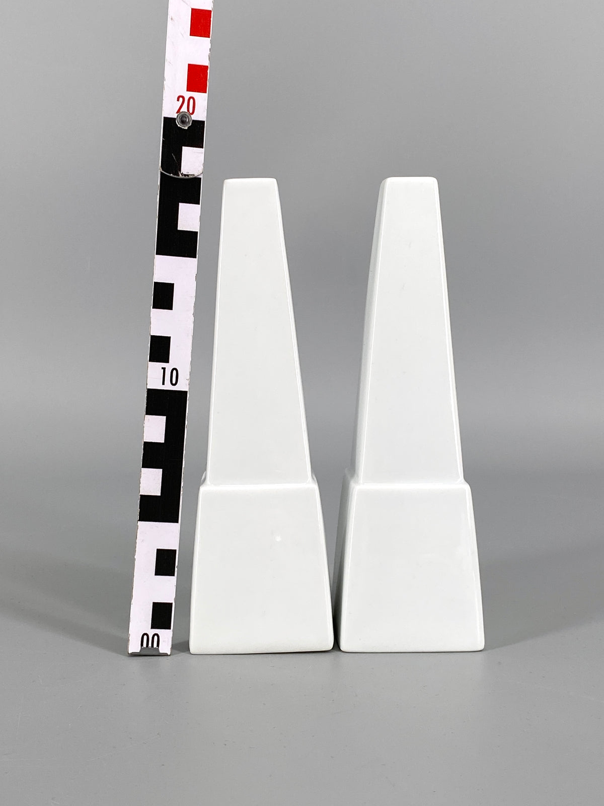 Salz- und Pfeffer Streuer "Il Faro" aus Porzellan von Aldo Rossi für Rosenthal