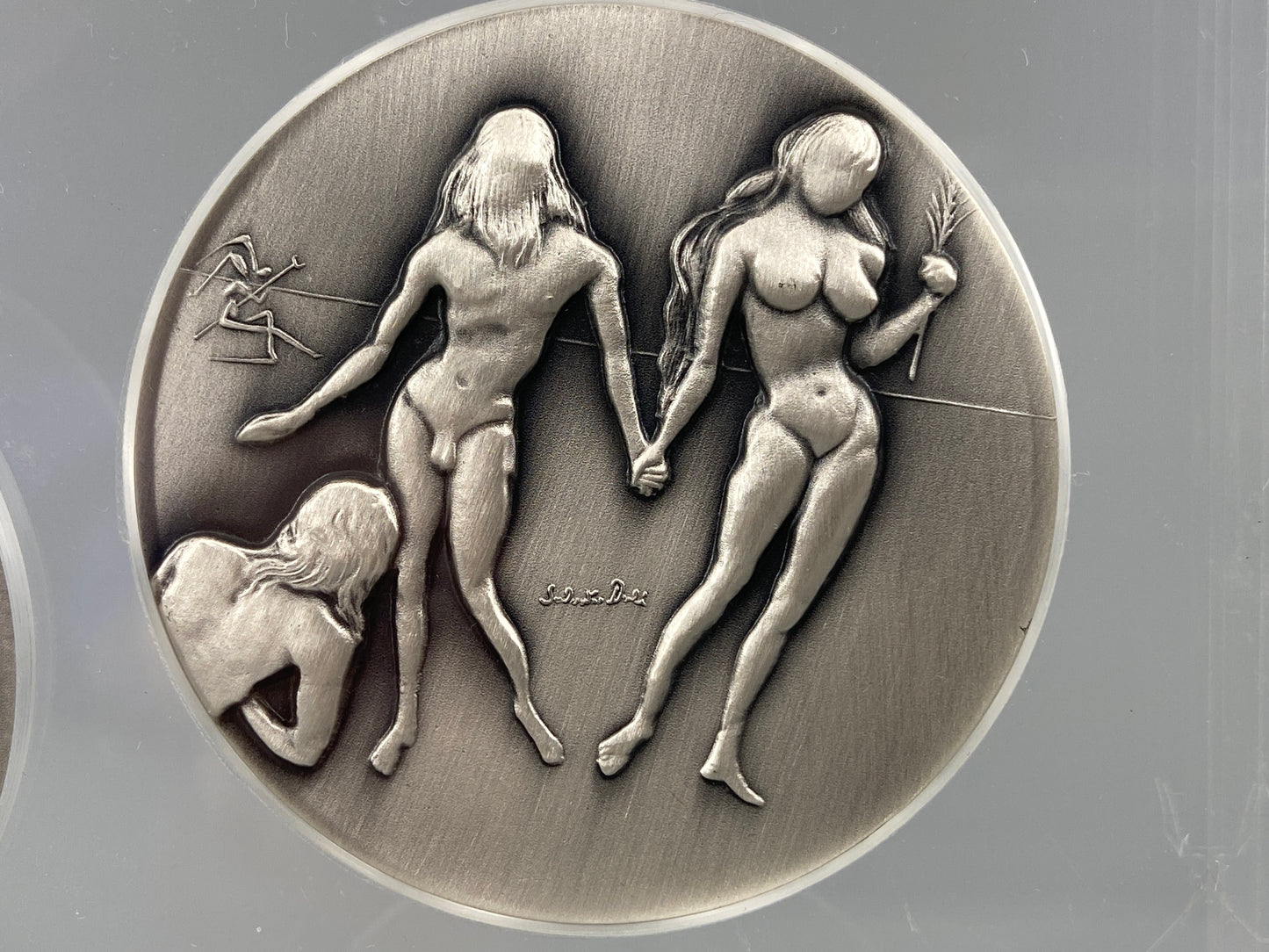 10 Silbermedaillen „Die zehn Gebote“ von Salvador Dalí in zwei Acrylglasblöcken, 1975/1976, 999,9er Silber