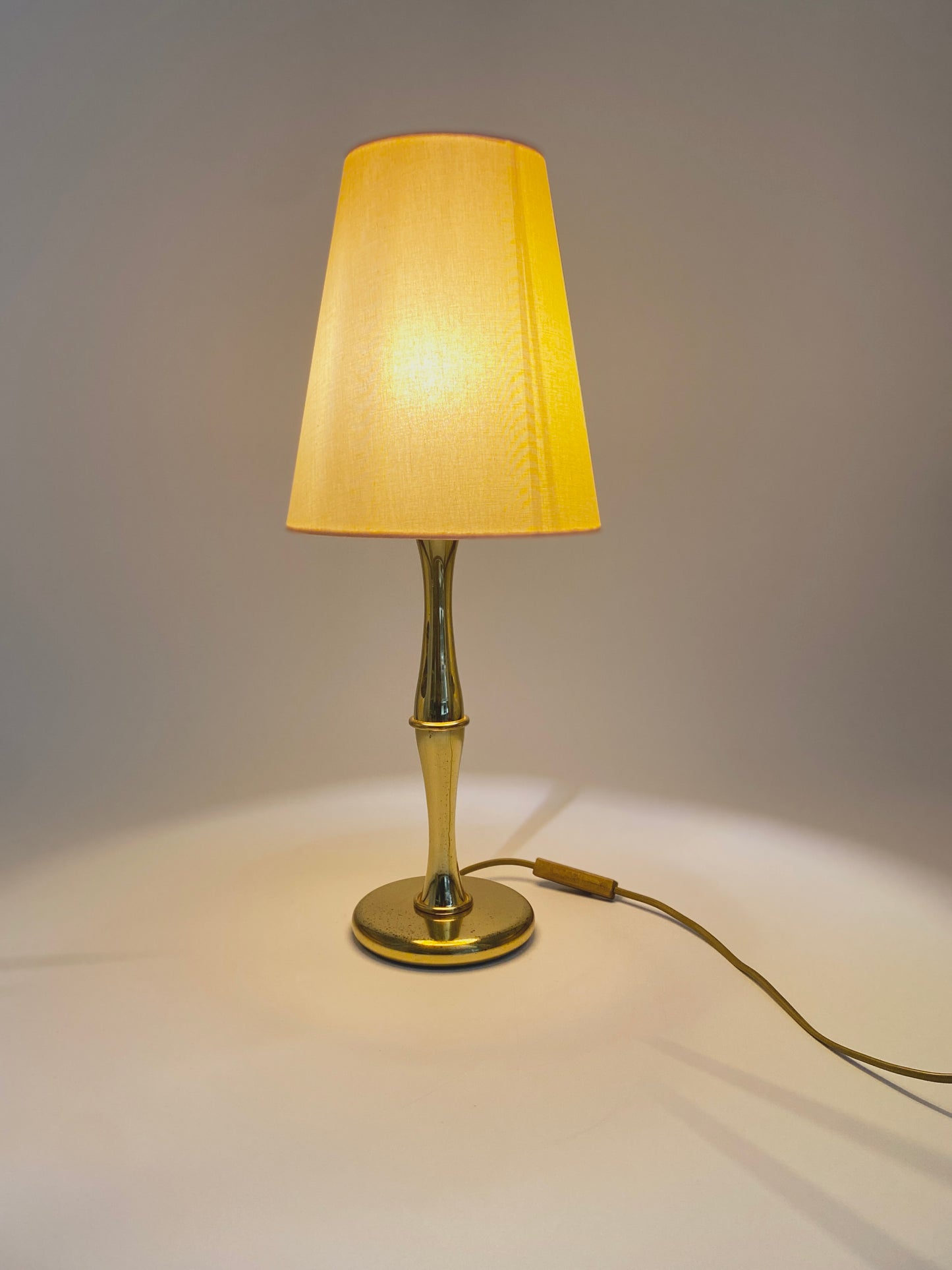 Tischlampe im Jugendstil, Messinghals
