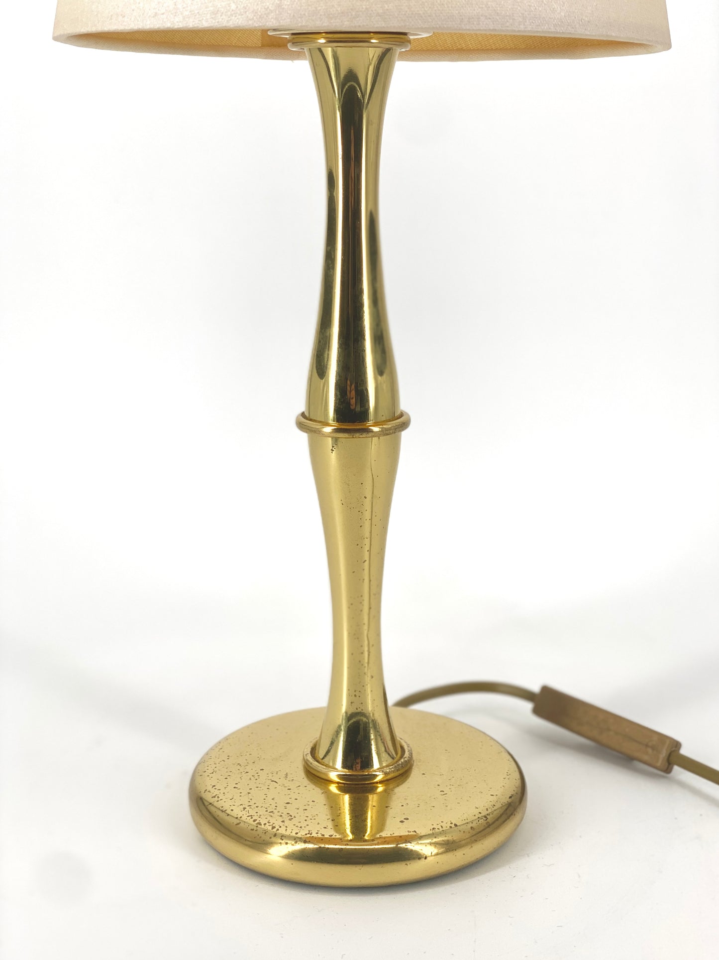 Tischlampe im Jugendstil, Messinghals