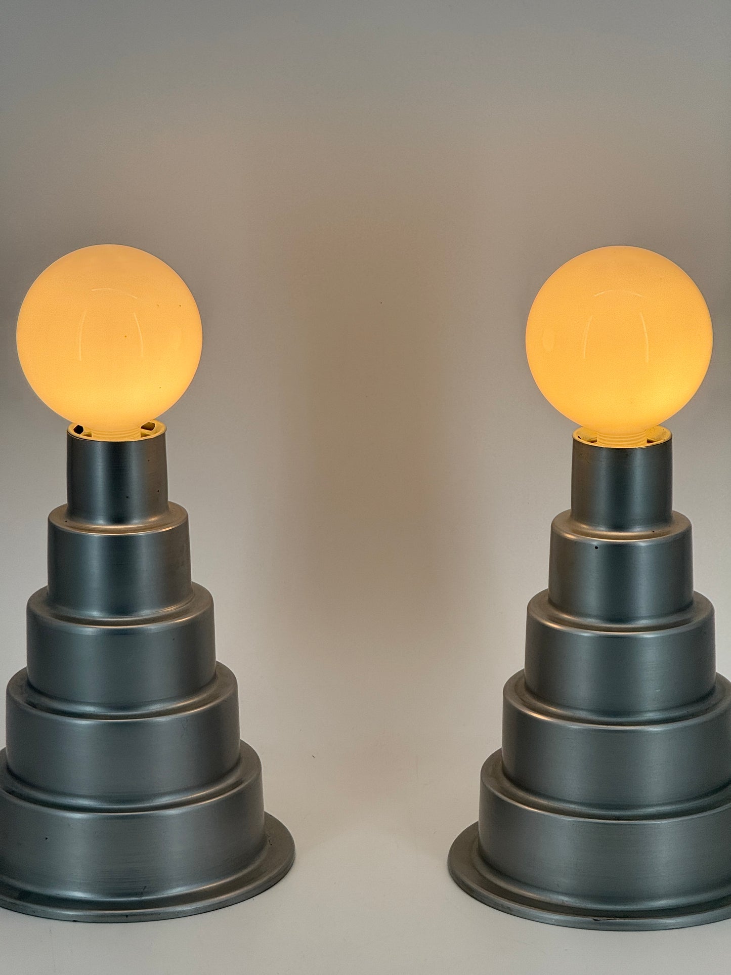 2x Tischlampe im Stufendesign, 70er Jahre