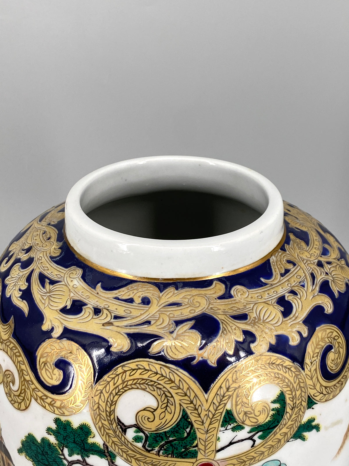 große Vase mit Deckel handbemalt mit Jagdszene, China