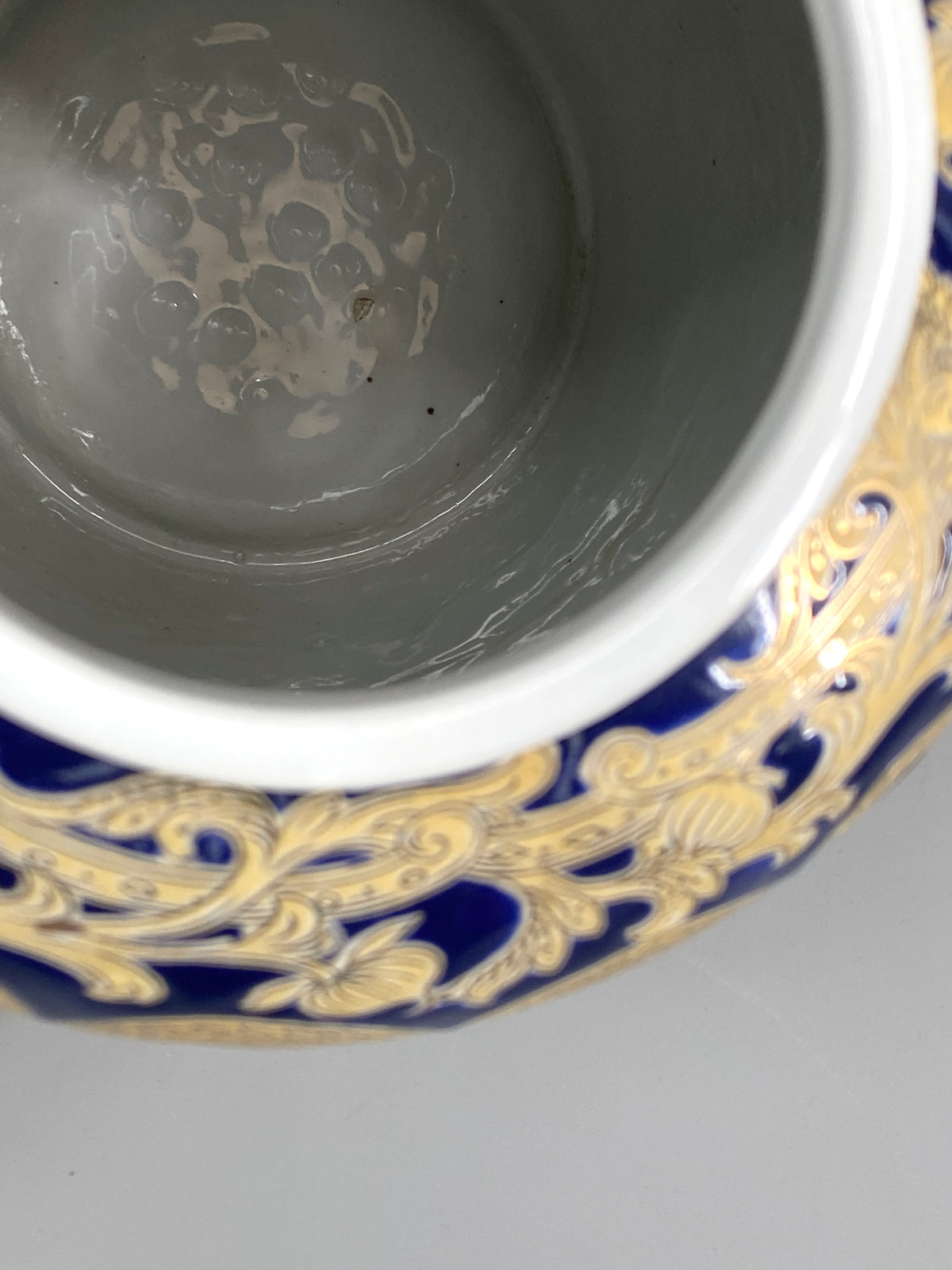 große Vase mit Deckel handbemalt mit Jagdszene, China
