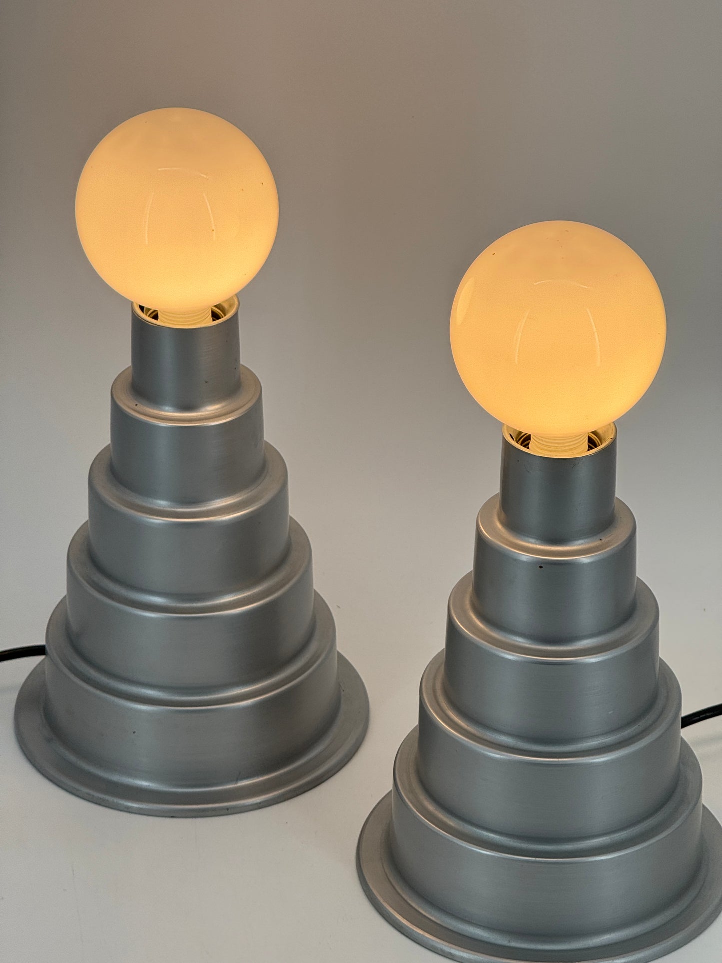 2x Tischlampe im Stufendesign, 70er Jahre