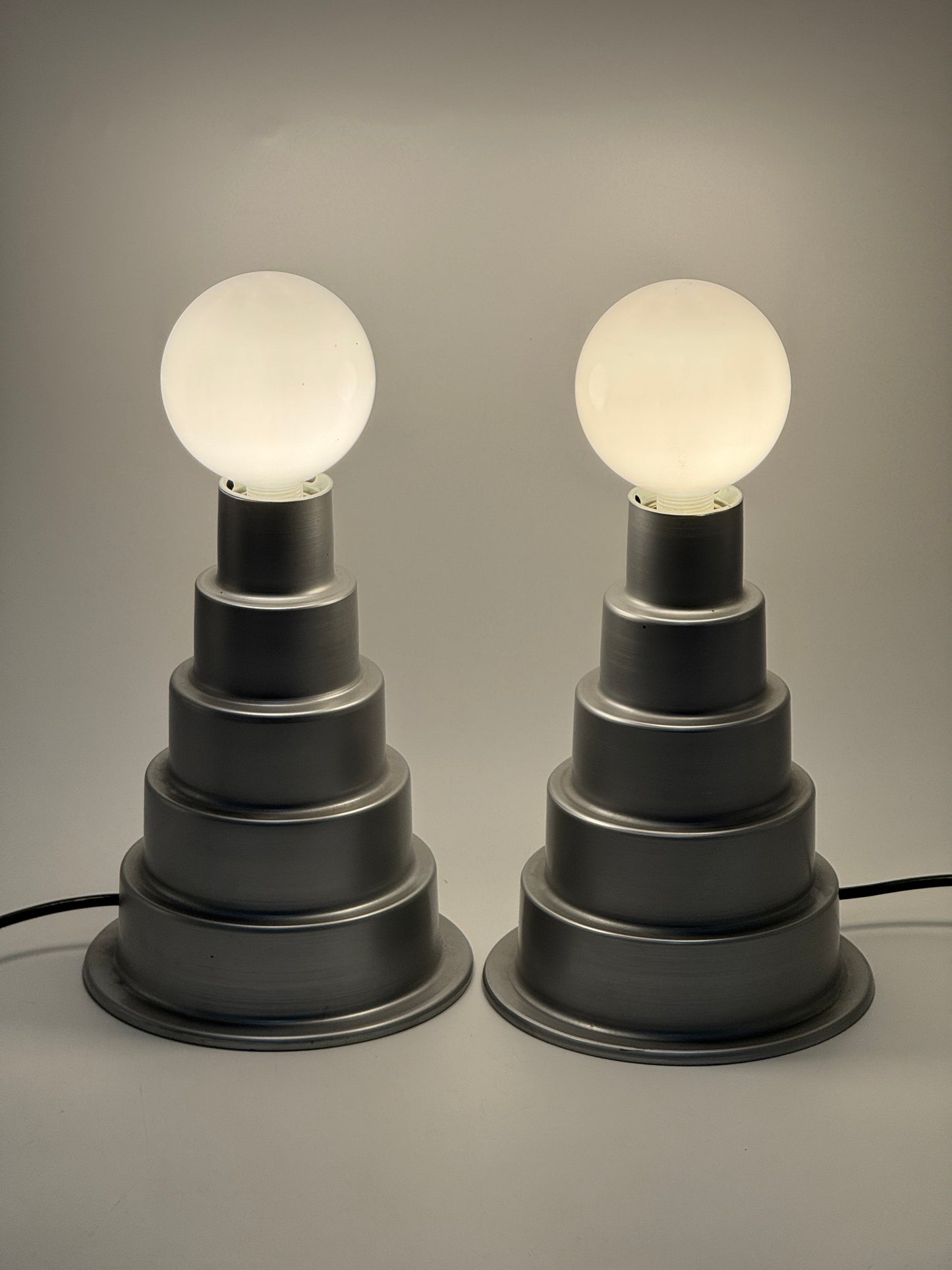 2x Tischlampe im Stufendesign, 70er Jahre