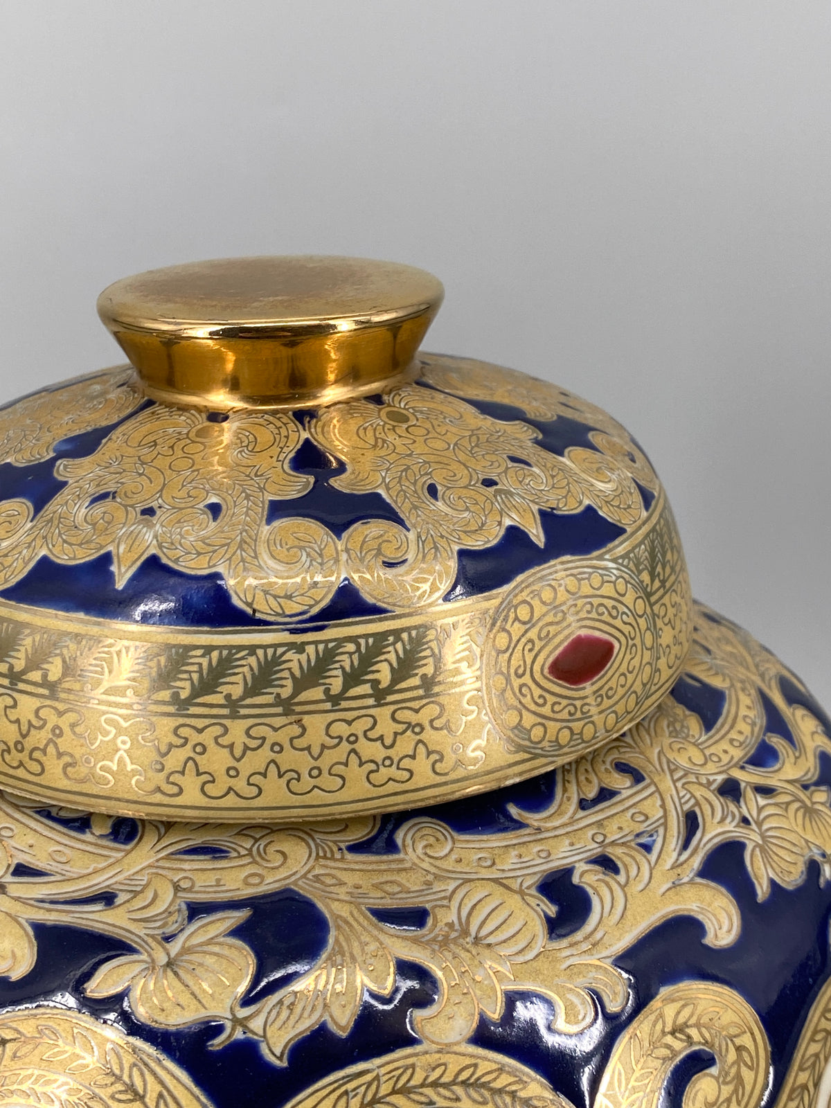 große Vase mit Deckel handbemalt mit Jagdszene, China