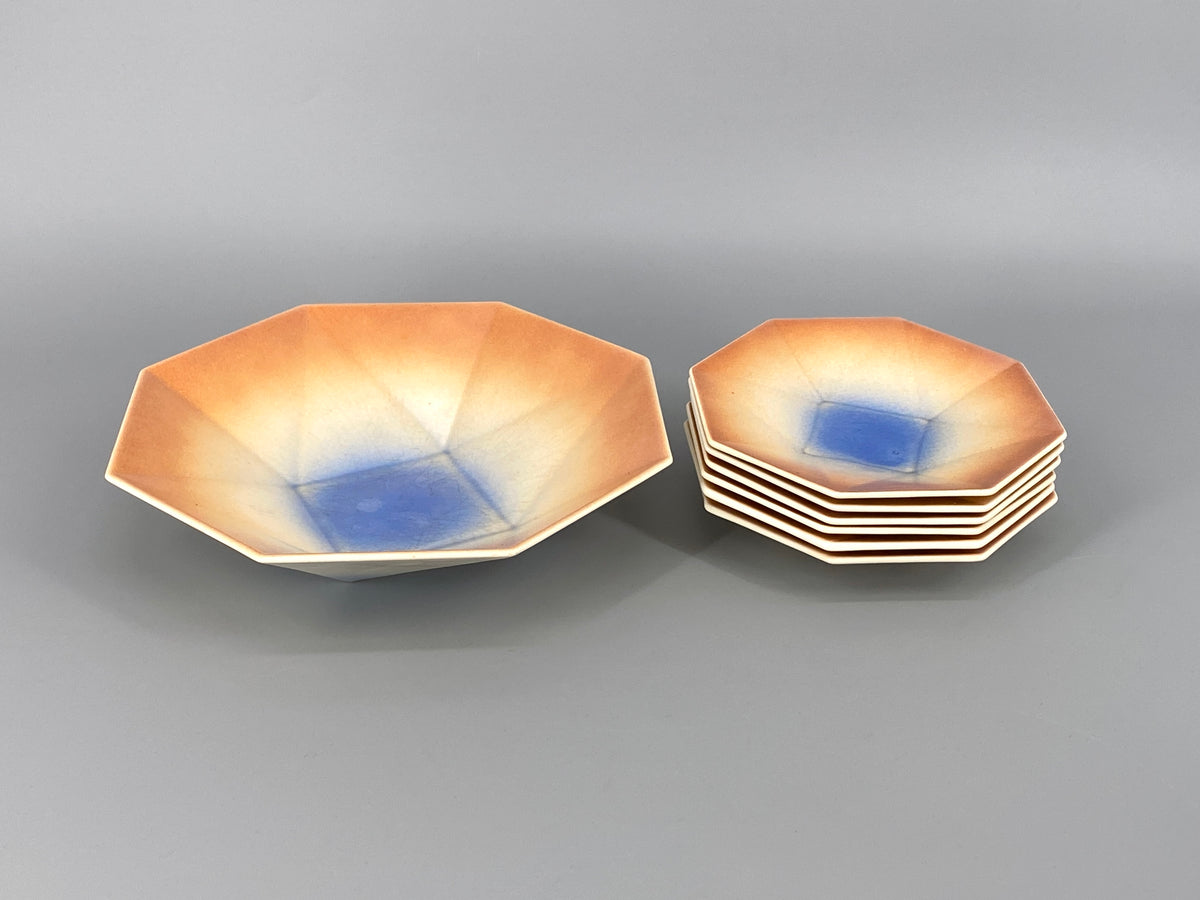 7 Teller "Form 2869/1" von Werner Gothein für die Karlsruher Majolika, Karlsruhe (1928–1933) Art Deco