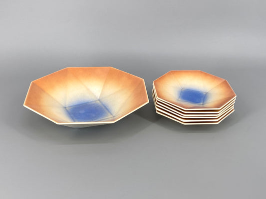 7 Teller "Form 2869/1" von Werner Gothein für die Karlsruher Majolika, Karlsruhe (1928–1933) Art Deco