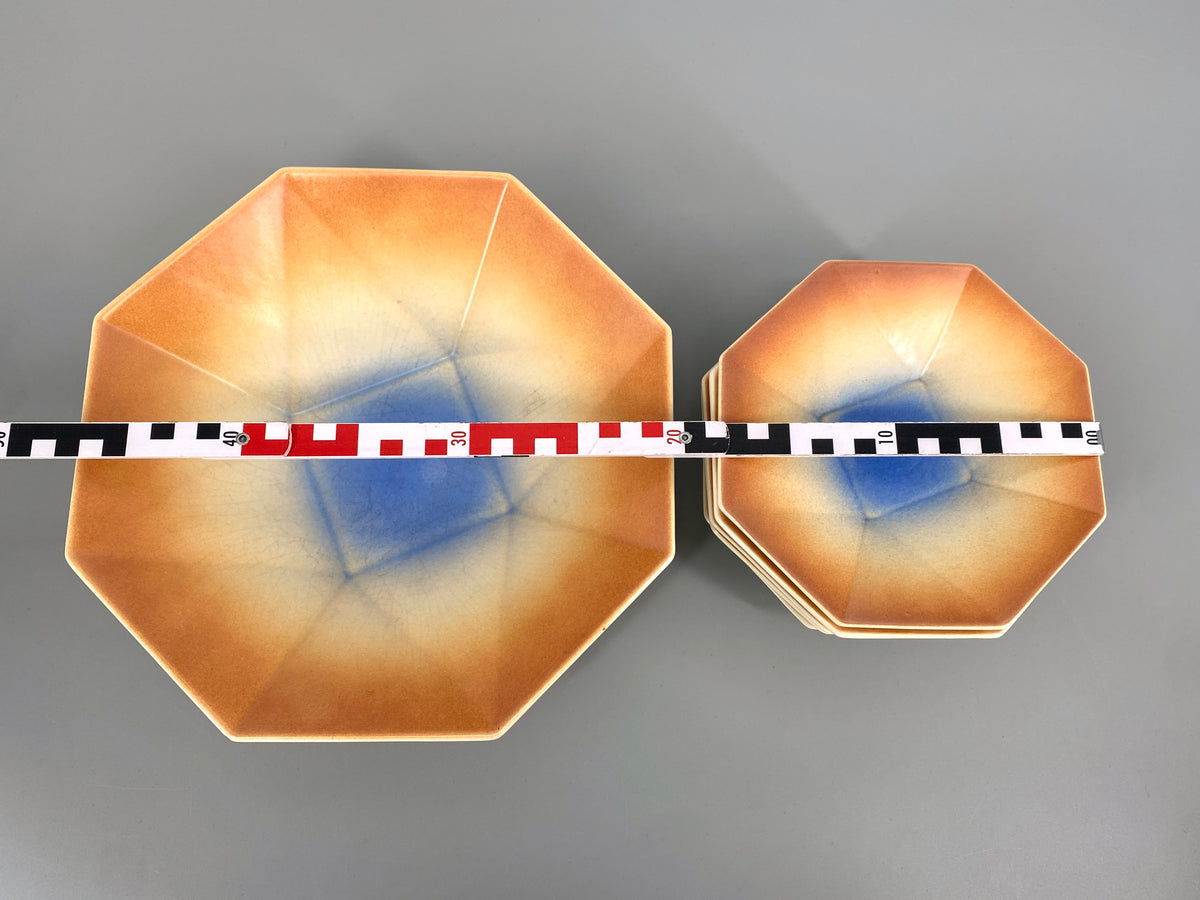 7 Teller "Form 2869/1" von Werner Gothein für die Karlsruher Majolika, Karlsruhe (1928–1933) Art Deco