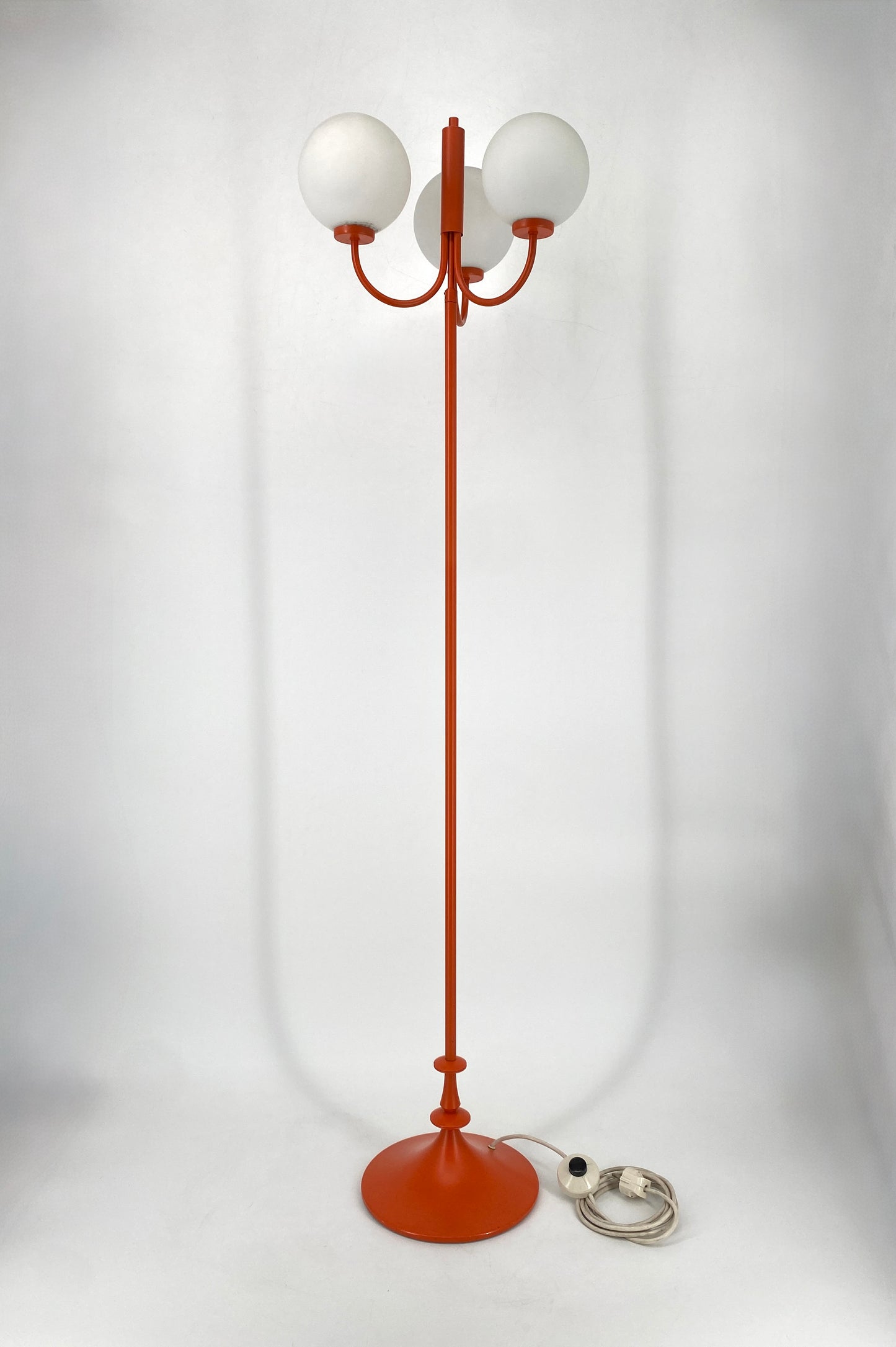 Vintage Stehlampe in leuchtend-orange von Leclair & Schäfer, Deutschland 1970er