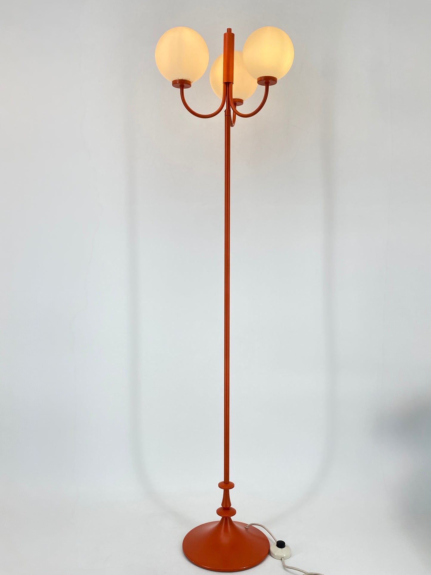 Vintage Stehlampe in leuchtend-orange von Leclair & Schäfer, Deutschland 1970er