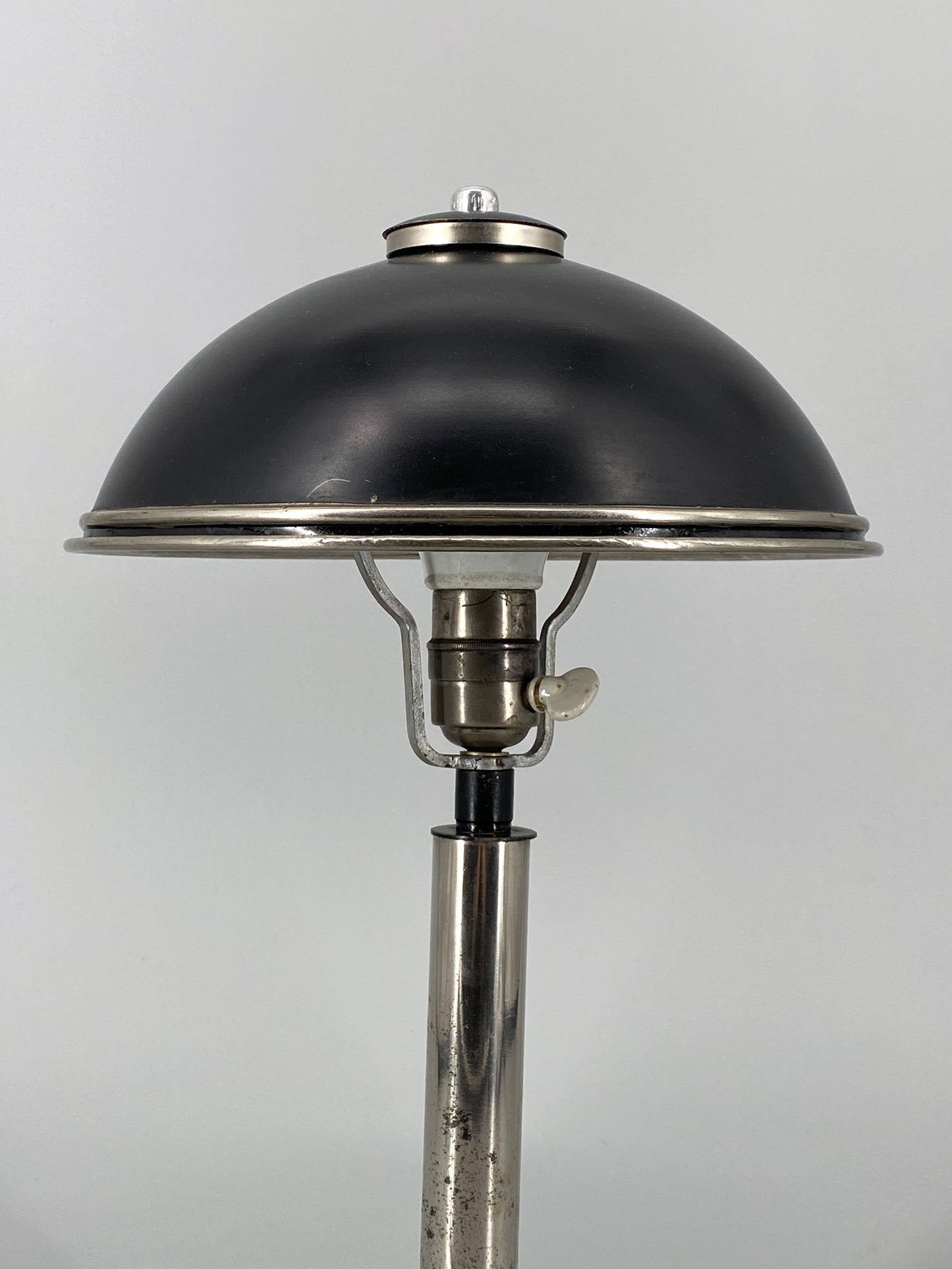 Art Deco Tischlampe, Pilzlampe aus Metall in Silber und Schwarz, 30er