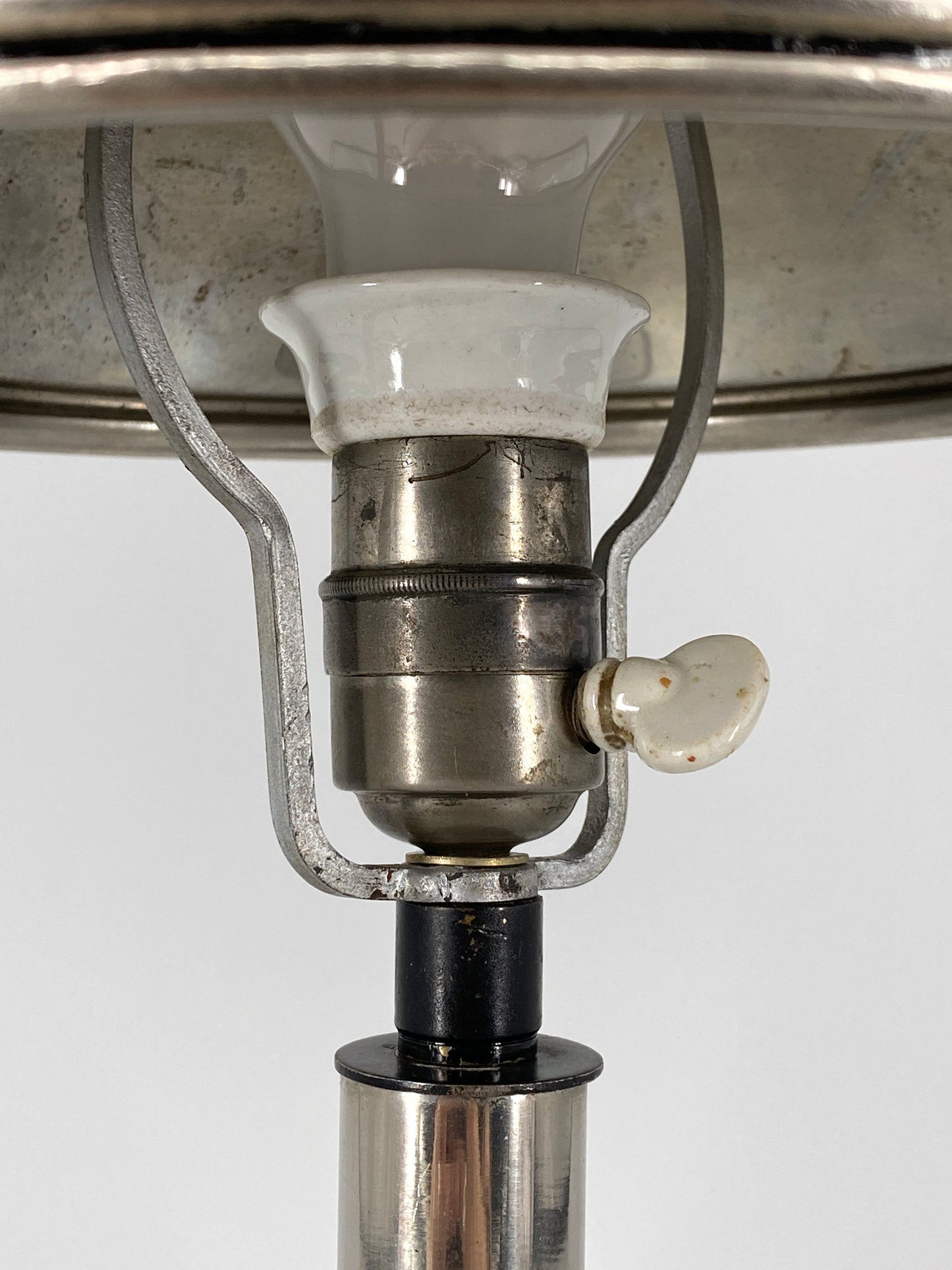 Art Deco Tischlampe, Pilzlampe aus Metall in Silber und Schwarz, 30er