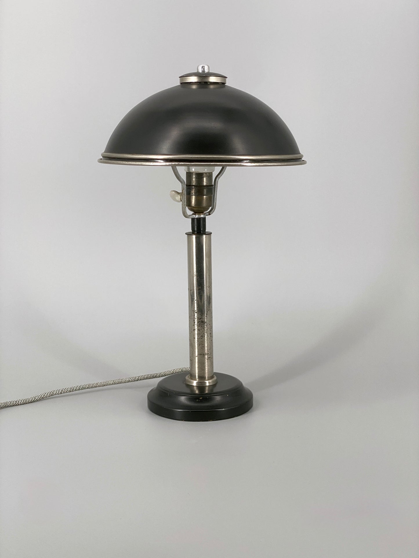 Art Deco Tischlampe, Pilzlampe aus Metall in Silber und Schwarz, 30er