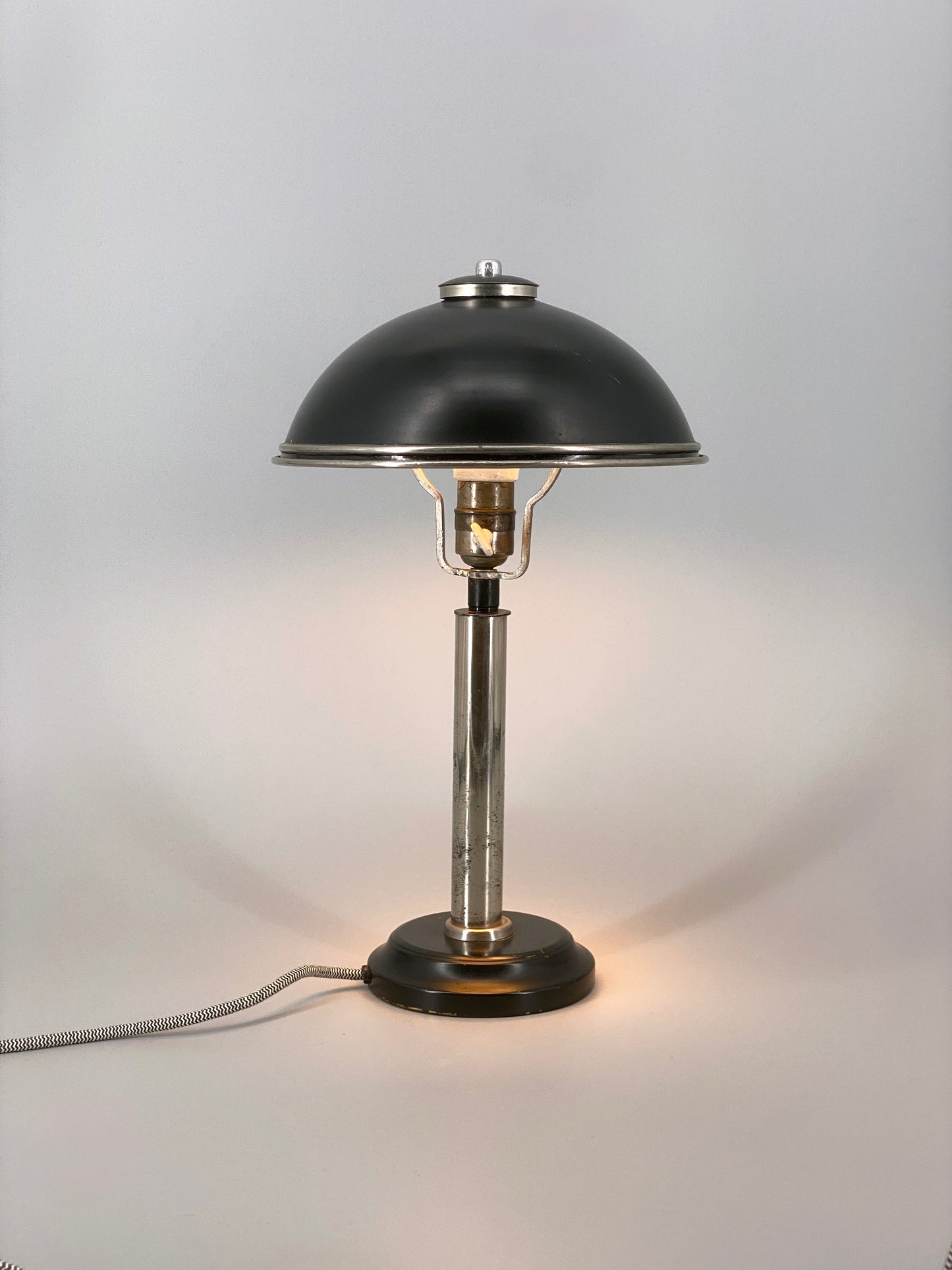 Art Deco Tischlampe, Pilzlampe aus Metall in Silber und Schwarz, 30er