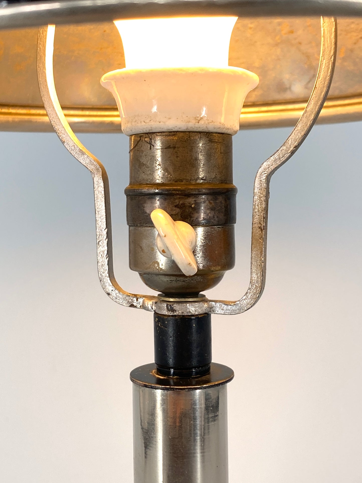 Art Deco Tischlampe, Pilzlampe aus Metall in Silber und Schwarz, 30er